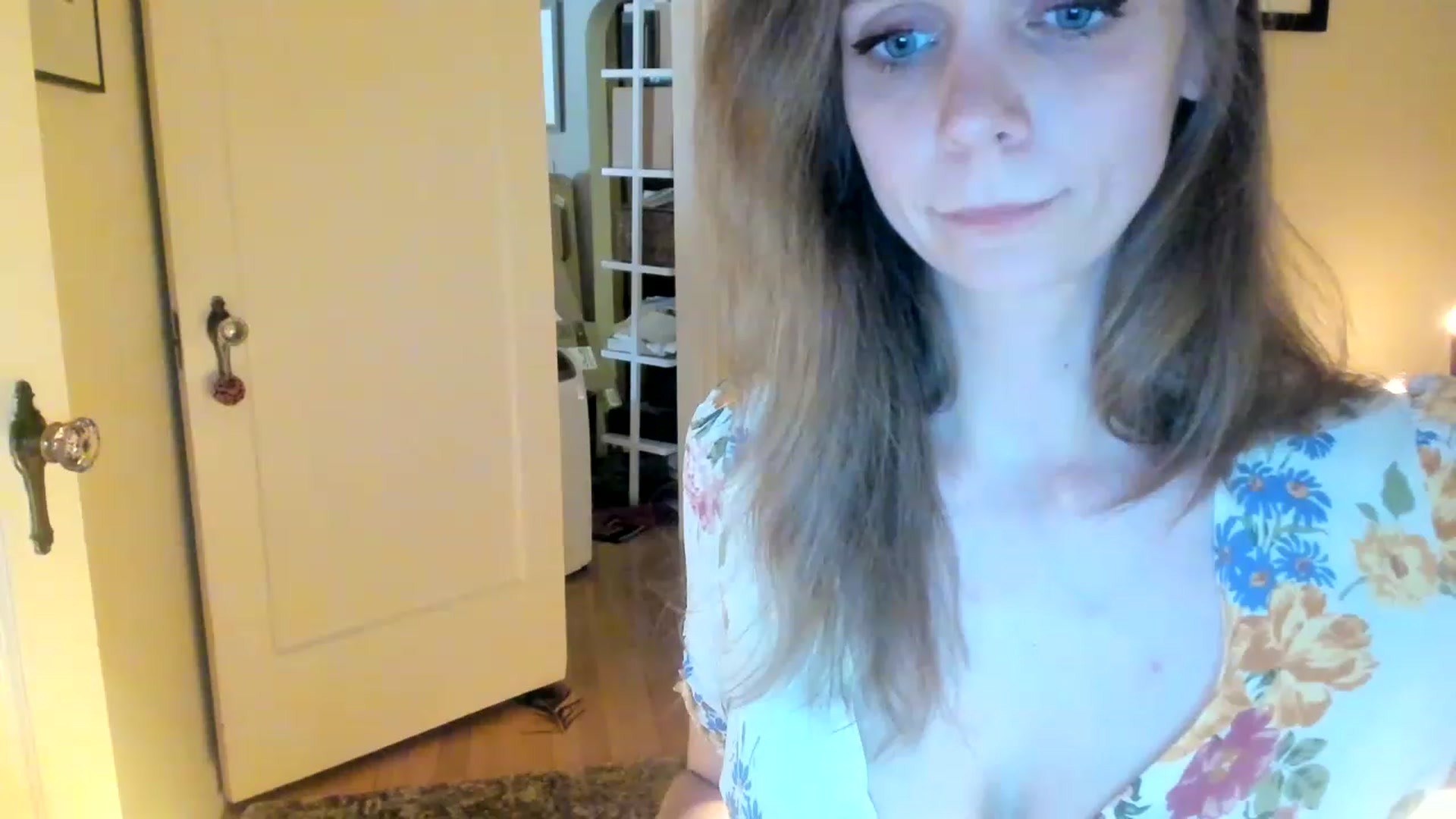 Gallery image thumbnail from muffinmoon's myfreecams stream on, 06/08/2023, 05:20 image 10 of 20