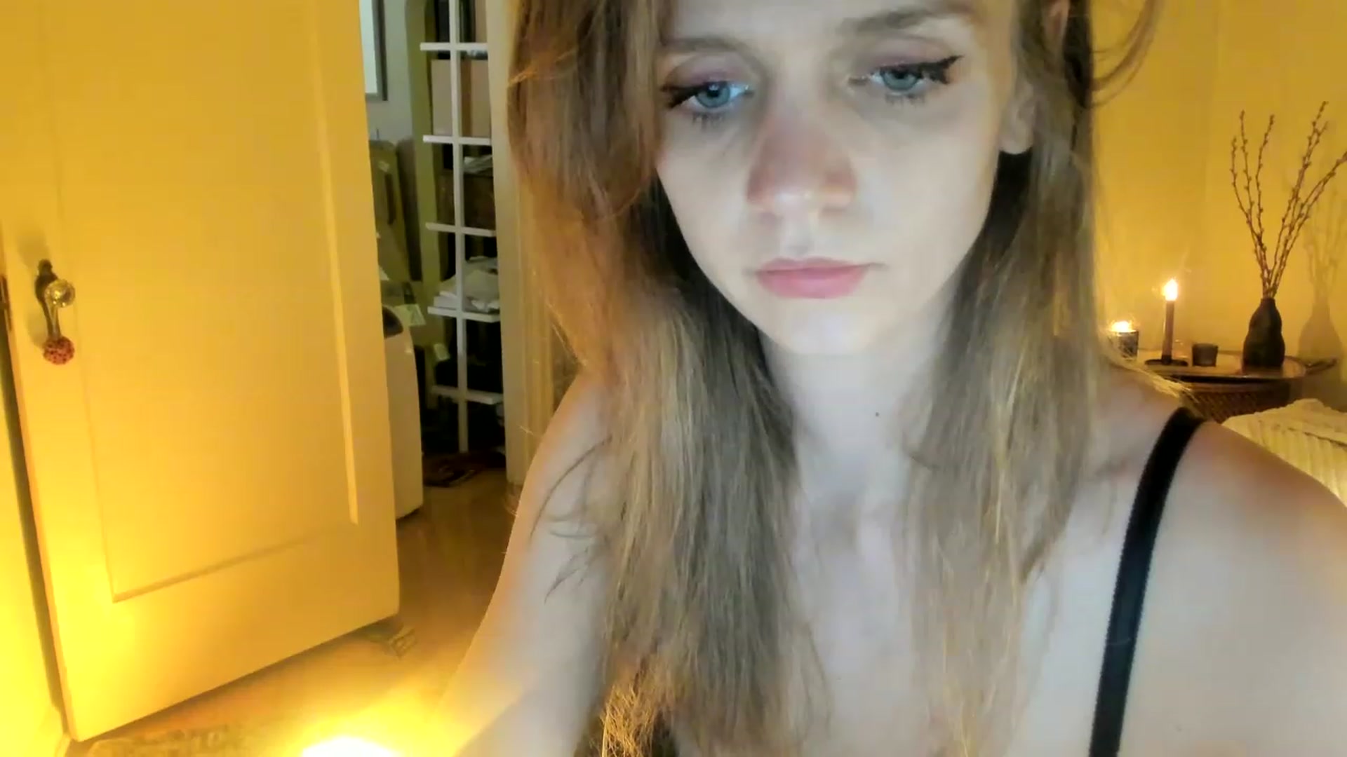 Gallery image thumbnail from muffinmoon's myfreecams stream on, 06/08/2023, 08:05 image 16 of 20