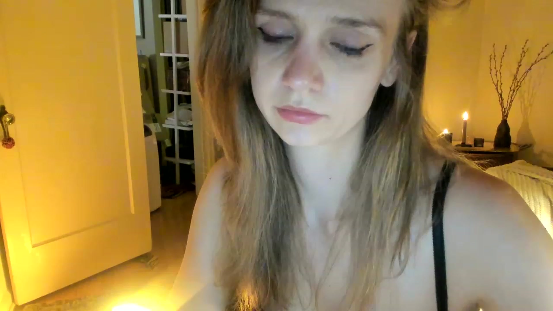 Gallery image thumbnail from muffinmoon's myfreecams stream on, 06/08/2023, 08:05 image 15 of 20