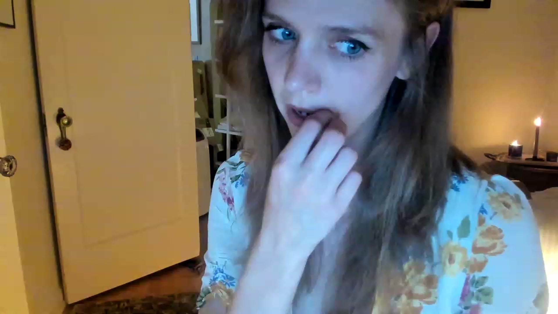 Gallery image thumbnail from muffinmoon's myfreecams stream on, 06/08/2023, 08:05 image 1 of 20