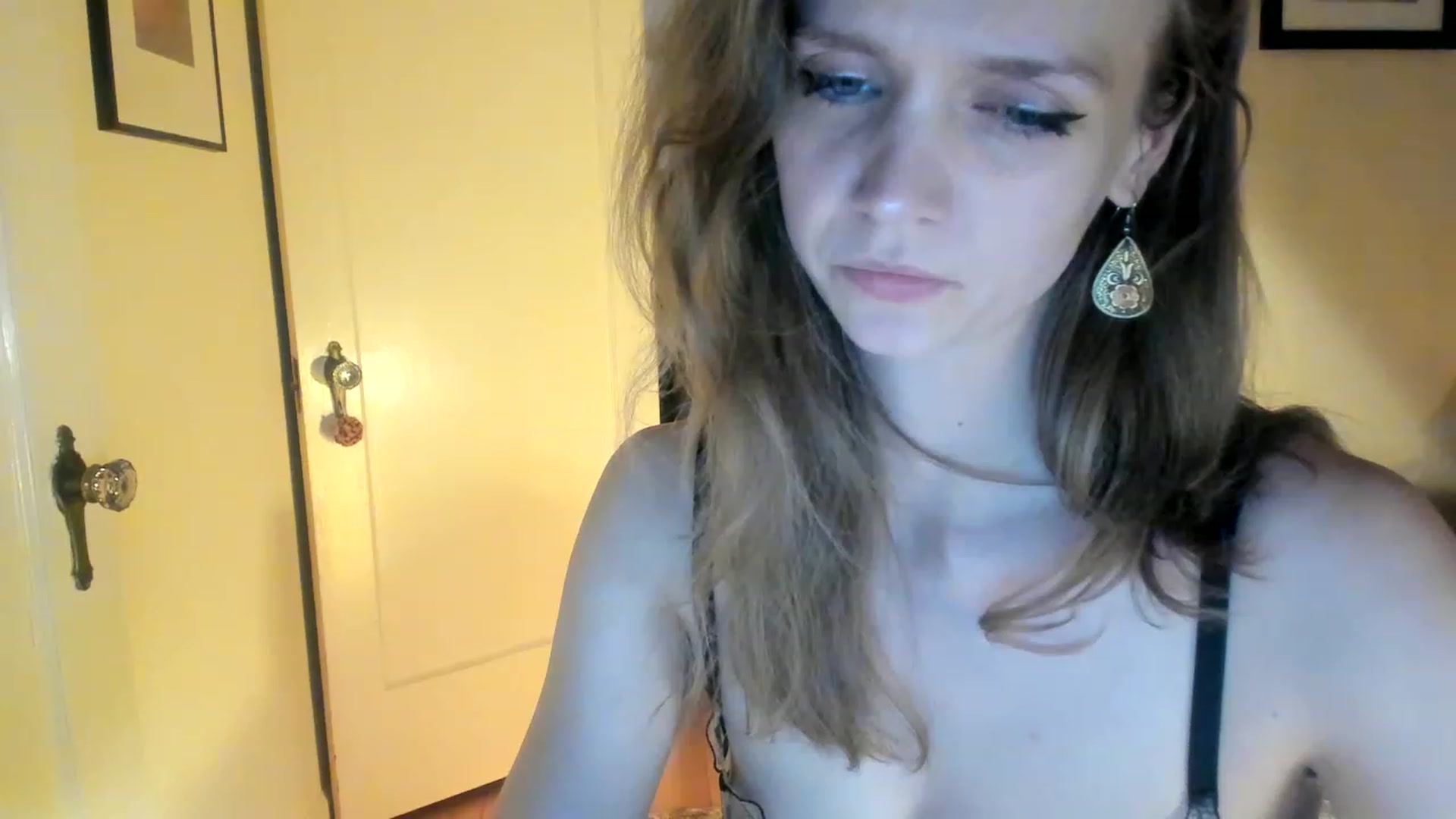 Gallery image thumbnail from muffinmoon's myfreecams stream on, 06/18/2023, 07:16 image 15 of 20