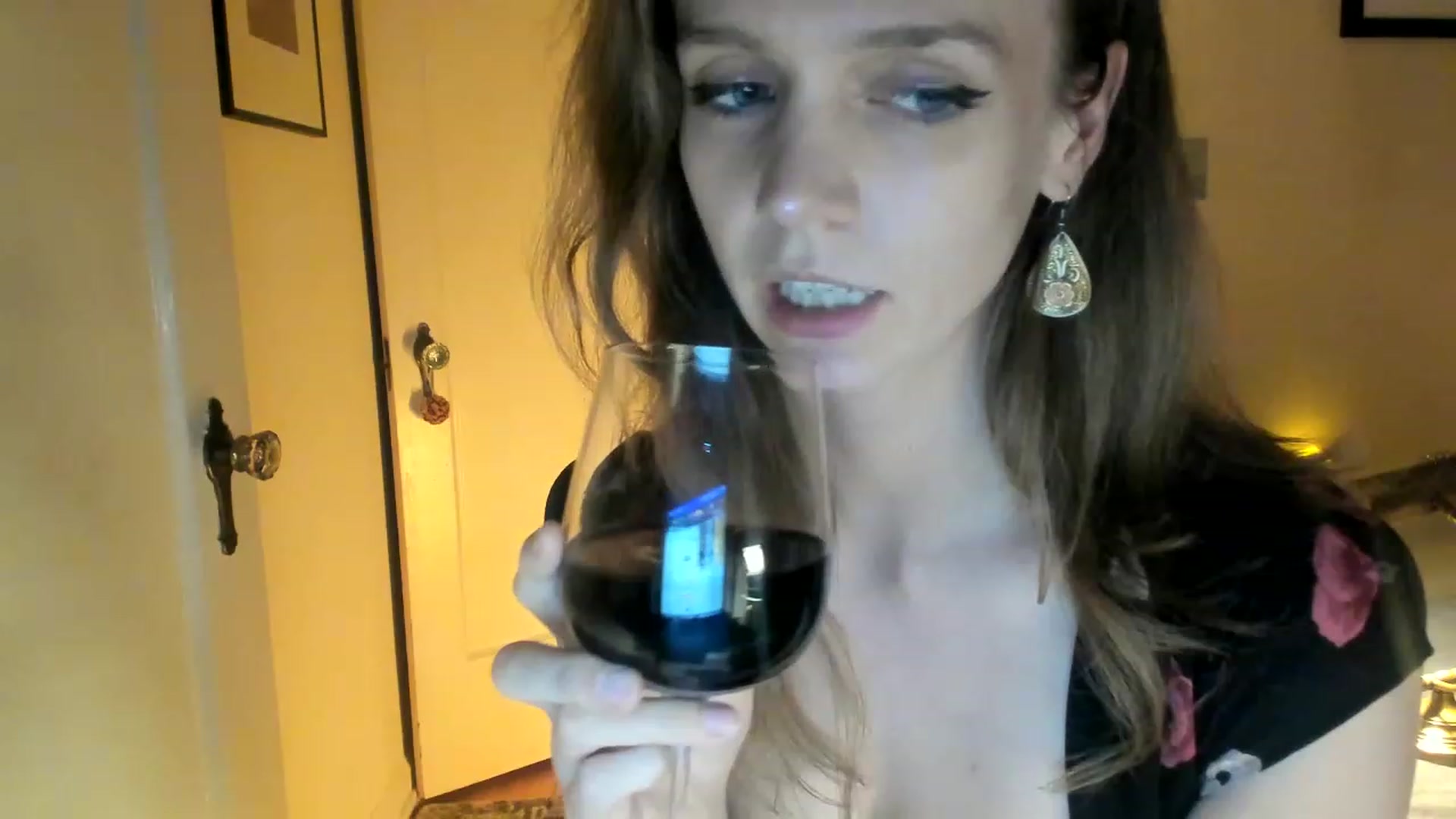 Gallery image thumbnail from muffinmoon's myfreecams stream on, 06/18/2023, 07:16 image 5 of 20