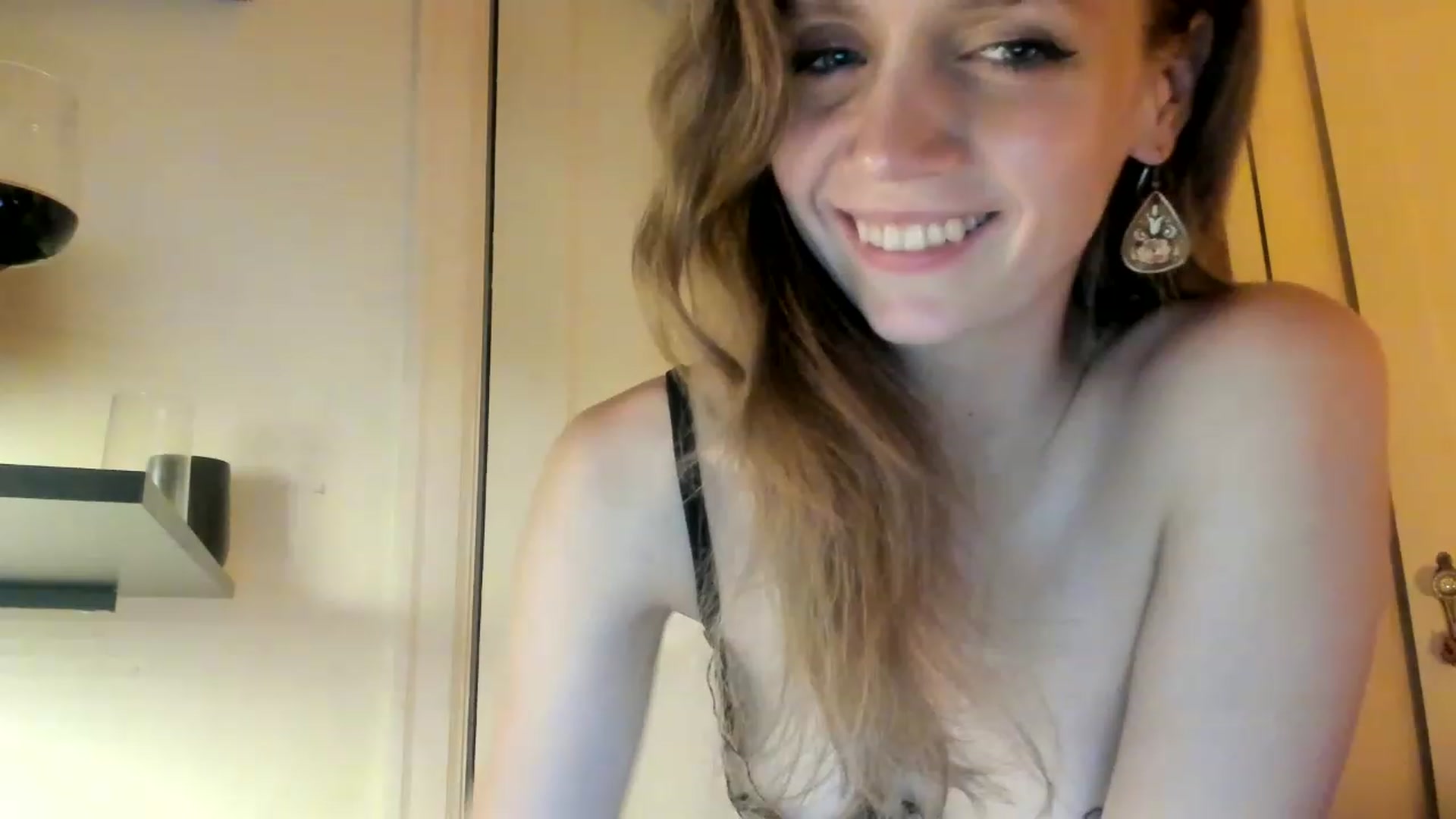 Gallery image thumbnail from muffinmoon's myfreecams stream on, 06/18/2023, 07:16 image 18 of 20