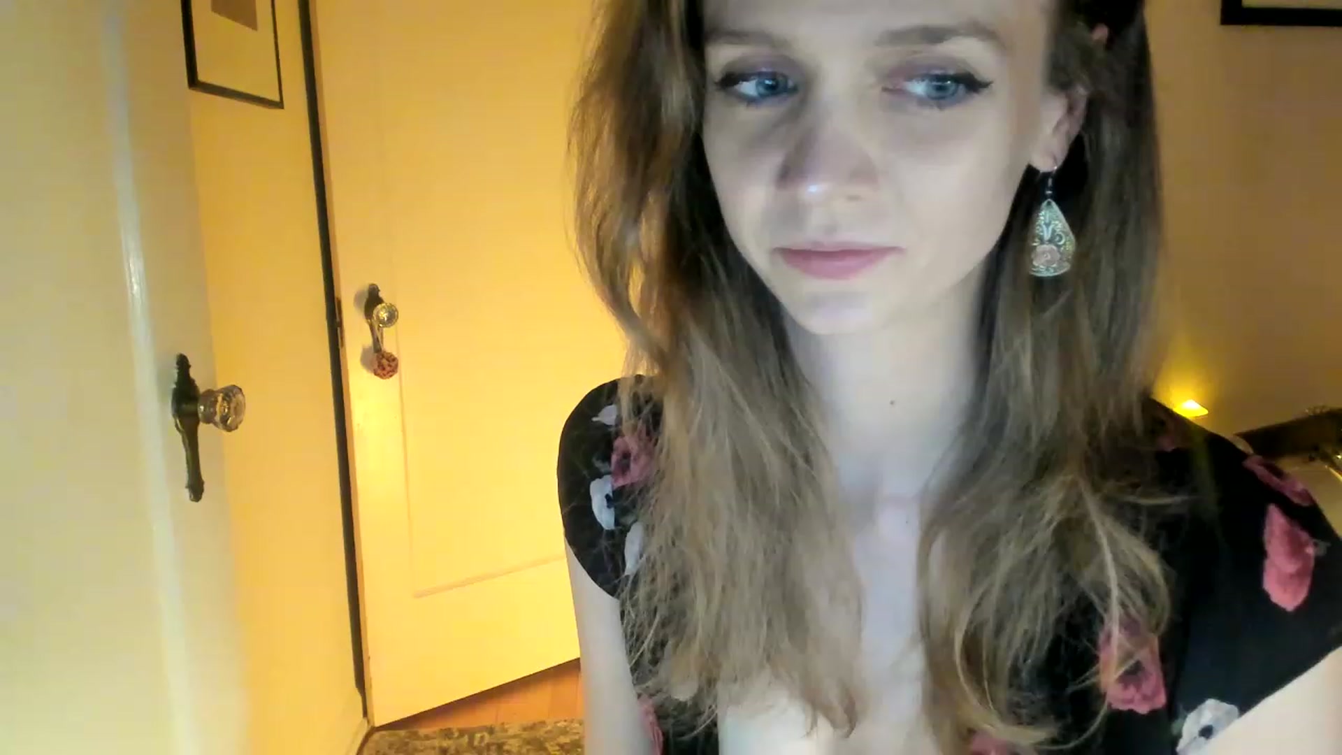 Gallery image thumbnail from muffinmoon's myfreecams stream on, 06/18/2023, 07:16 image 3 of 20