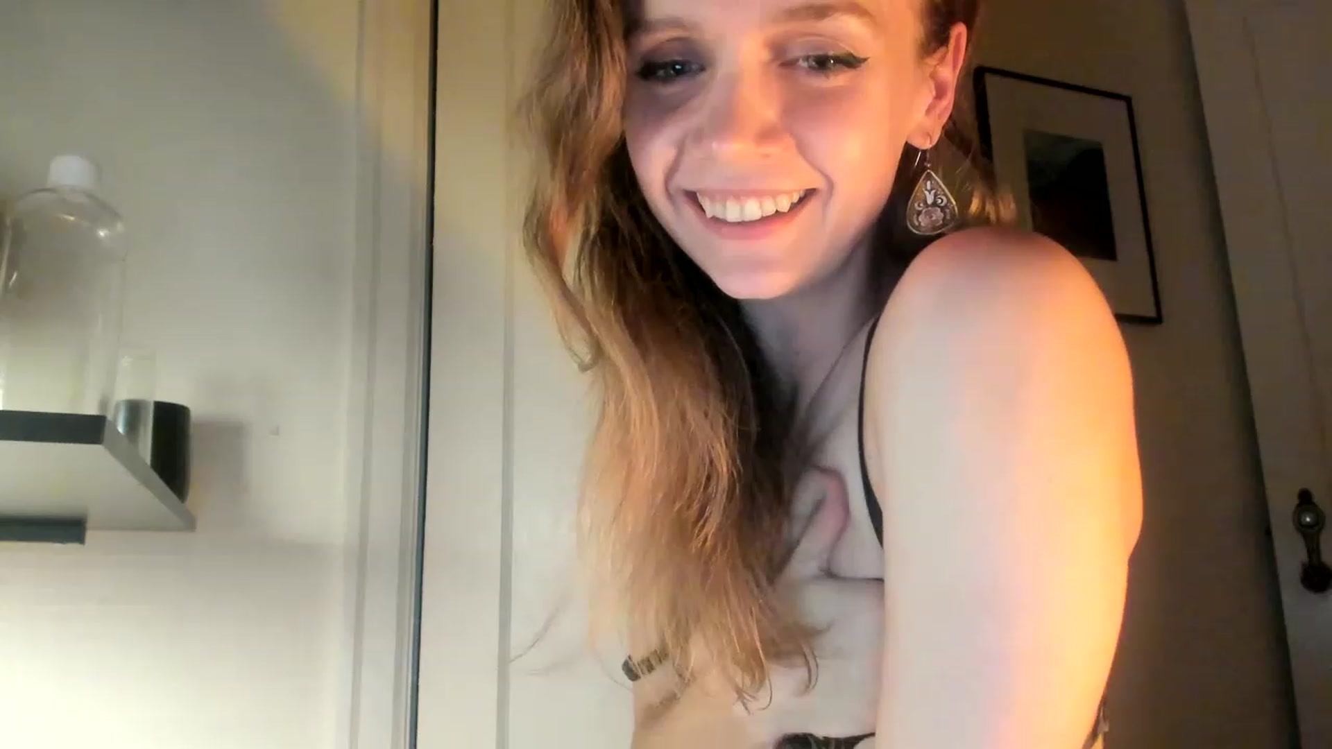 Gallery image thumbnail from muffinmoon's myfreecams stream on, 06/18/2023, 07:16 image 20 of 20