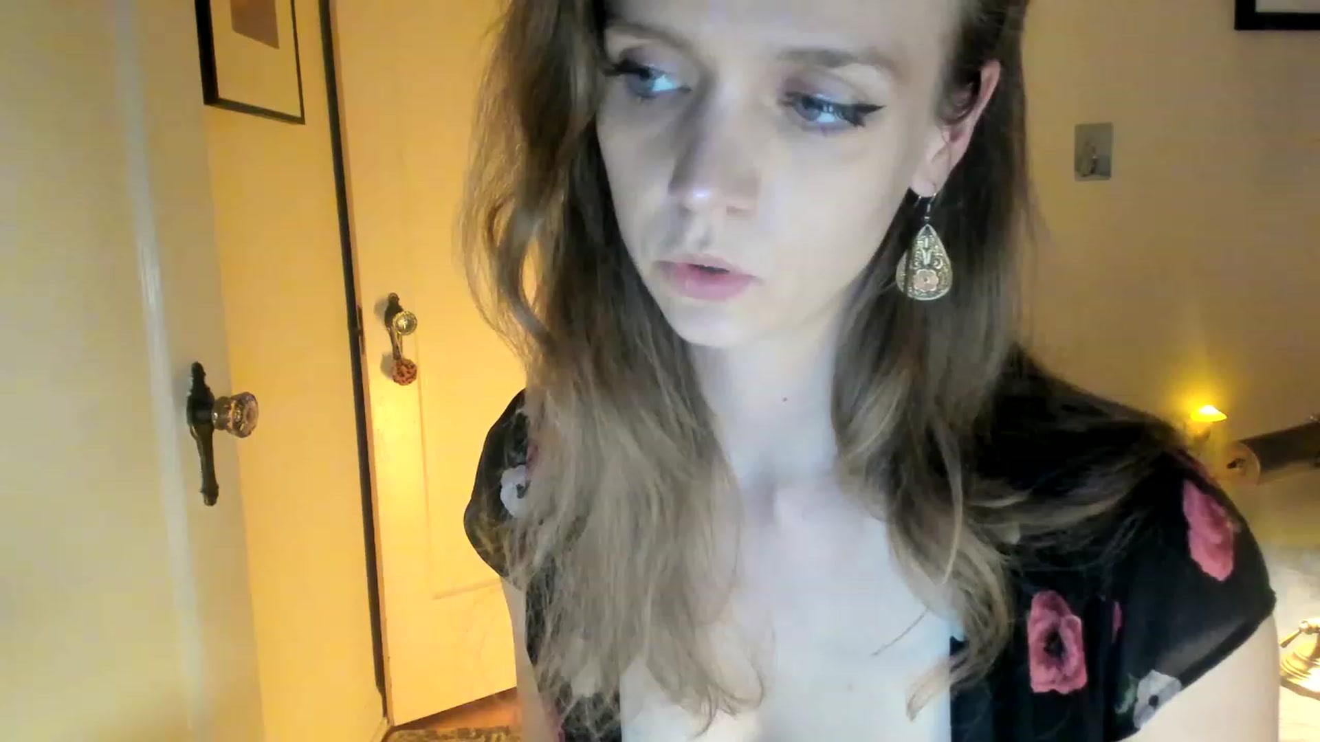 Gallery image thumbnail from muffinmoon's myfreecams stream on, 06/18/2023, 07:16 image 6 of 20