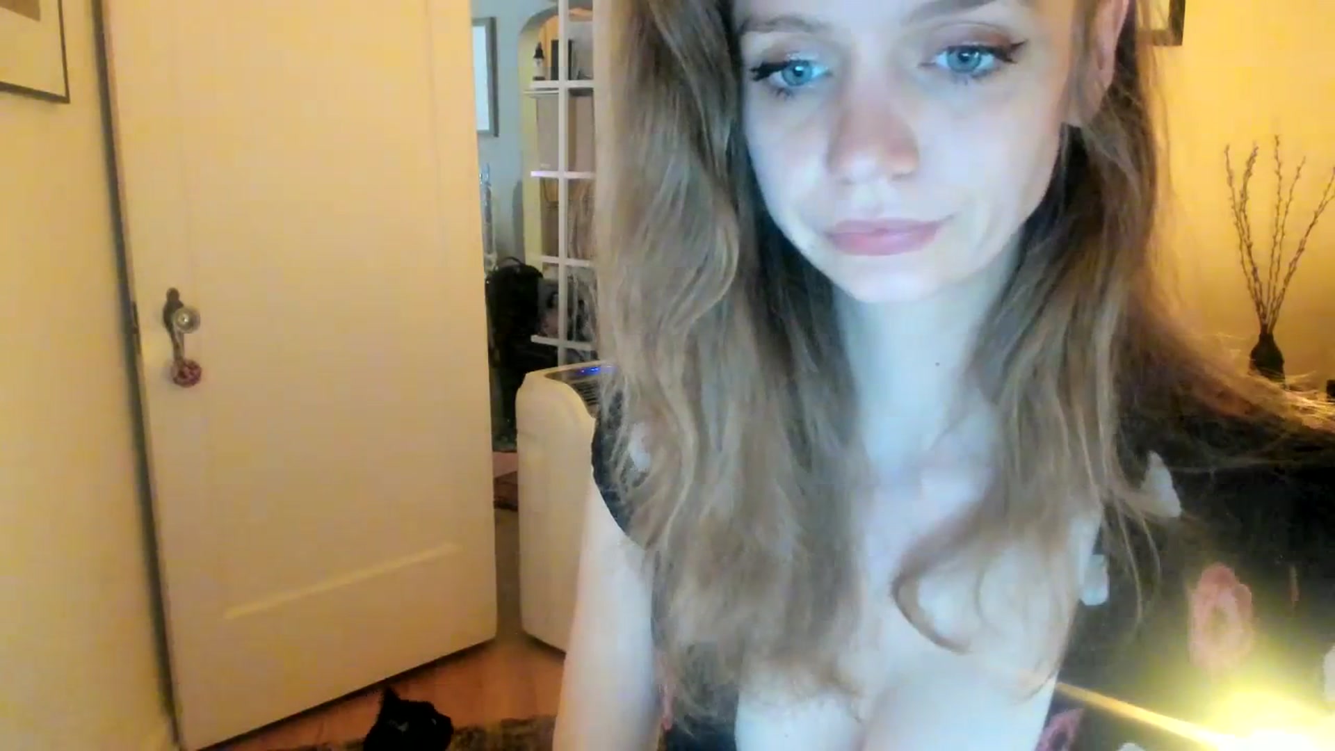 Gallery image thumbnail from muffinmoon's myfreecams stream on, 07/01/2023, 06:02 image 6 of 20
