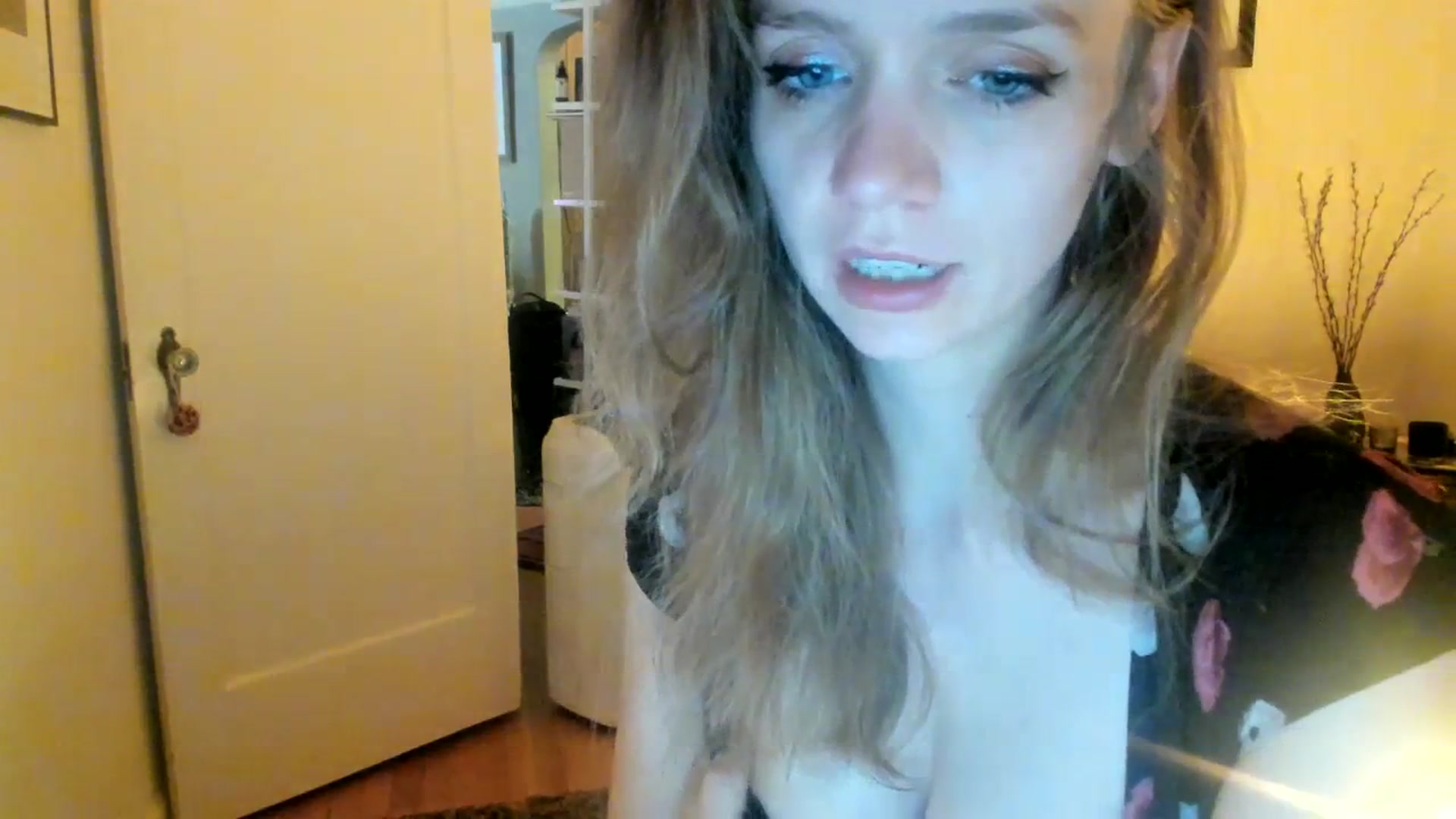 Gallery image thumbnail from muffinmoon's myfreecams stream on, 07/01/2023, 06:02 image 8 of 20