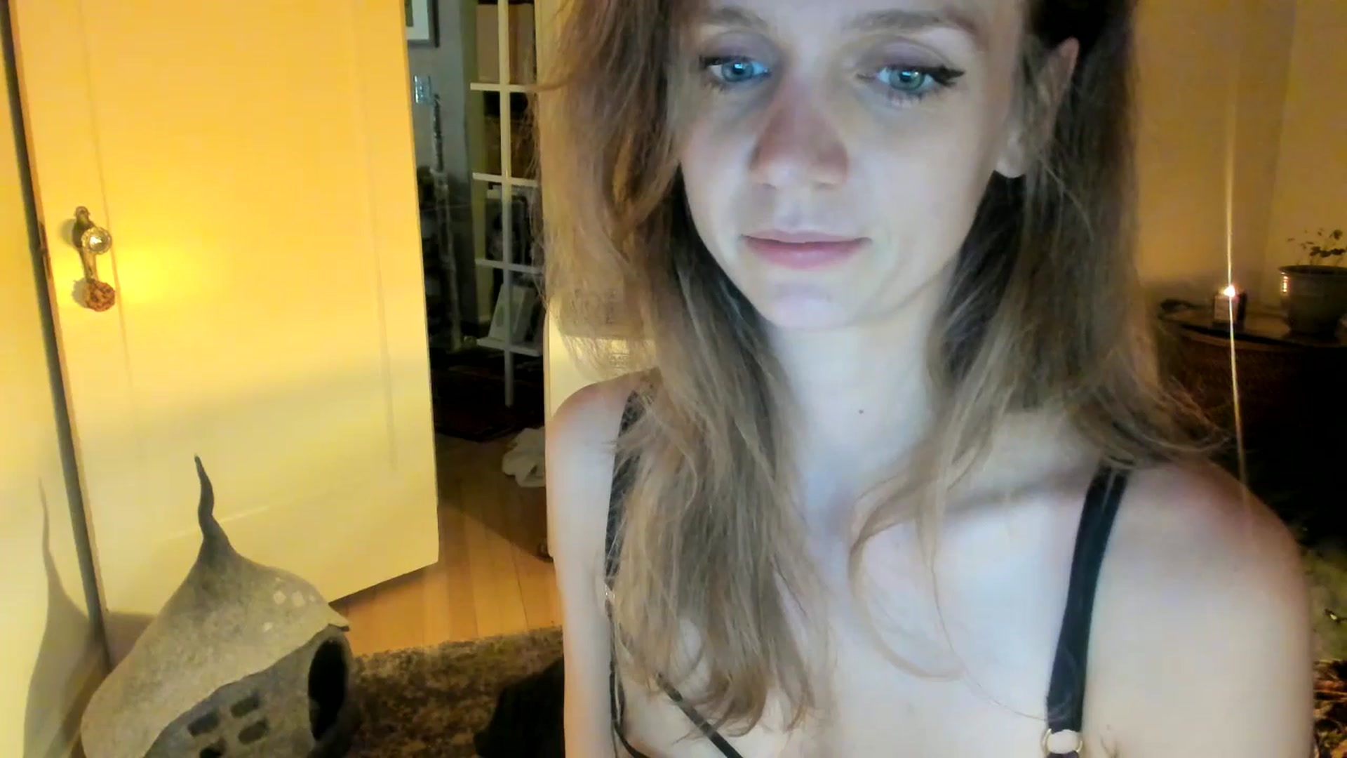 Gallery image thumbnail from muffinmoon's myfreecams stream on, 07/09/2023, 08:07 image 5 of 20