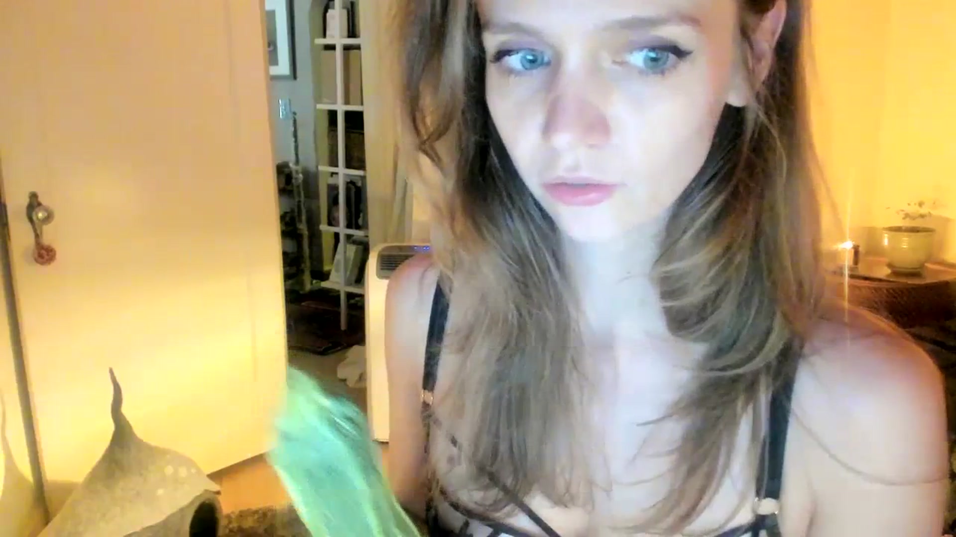Gallery image thumbnail from muffinmoon's myfreecams stream on, 07/09/2023, 08:07 image 12 of 20