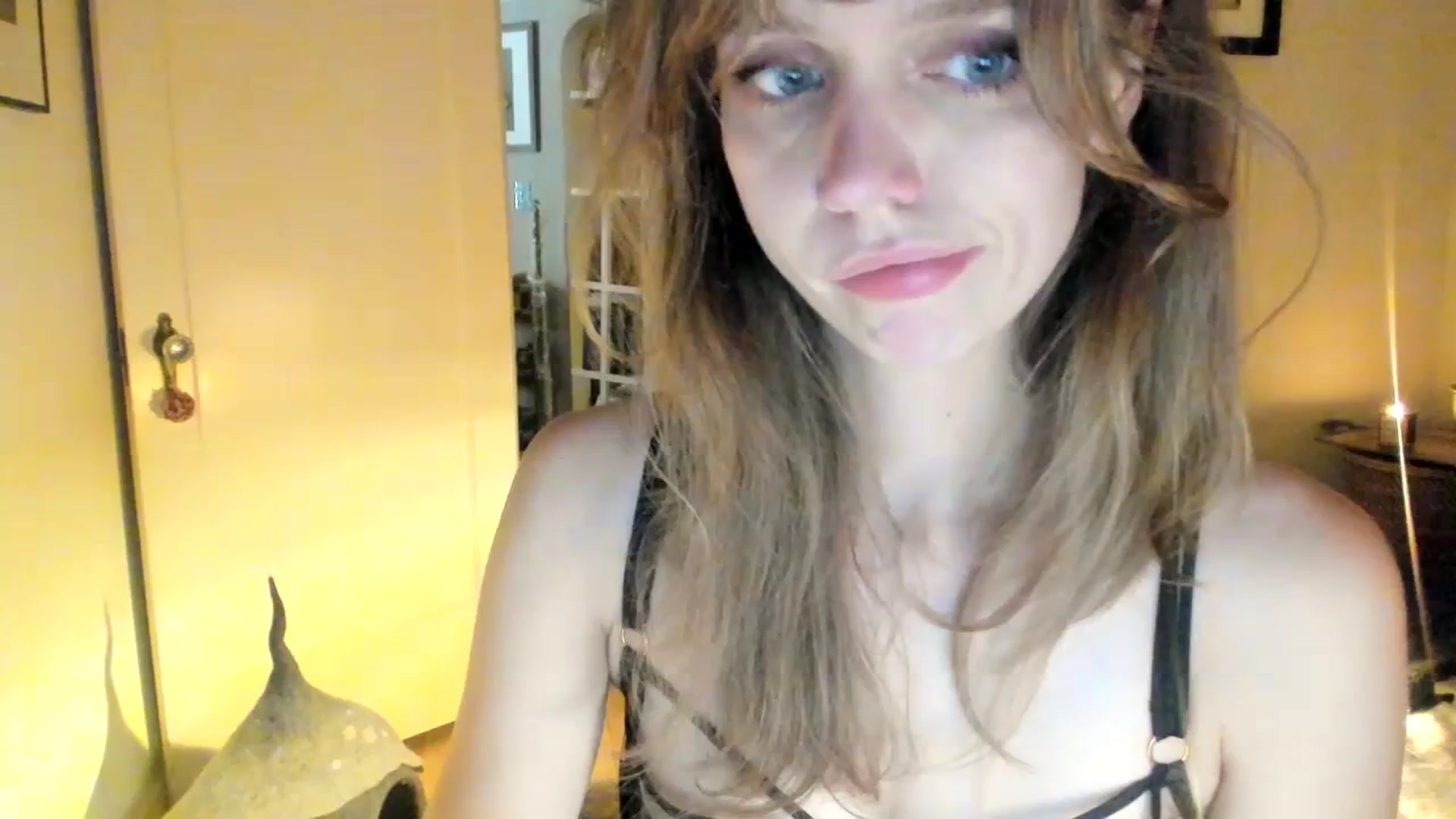 Gallery image thumbnail from muffinmoon's myfreecams stream on, 07/09/2023, 08:07 image 3 of 20