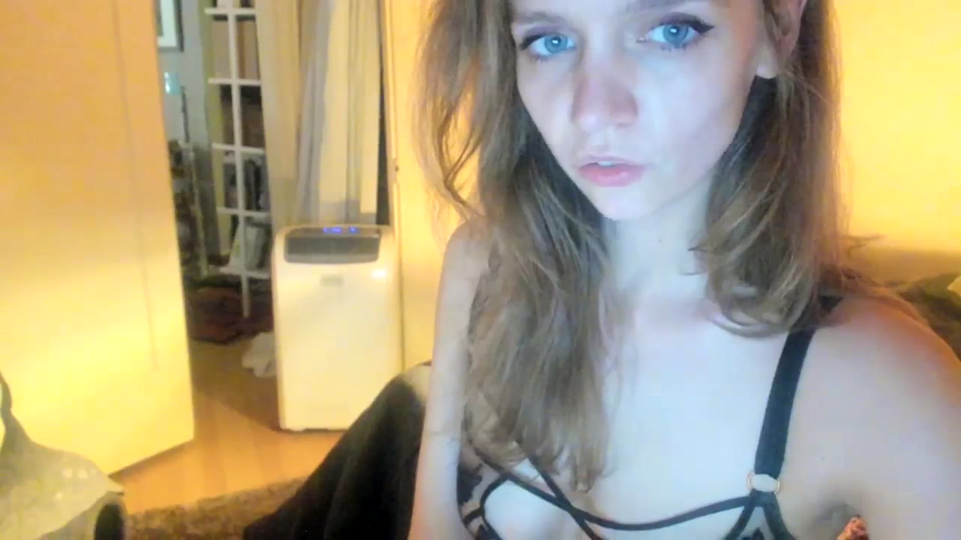 Gallery image thumbnail from muffinmoon's myfreecams stream on, 07/09/2023, 08:07 image 14 of 20