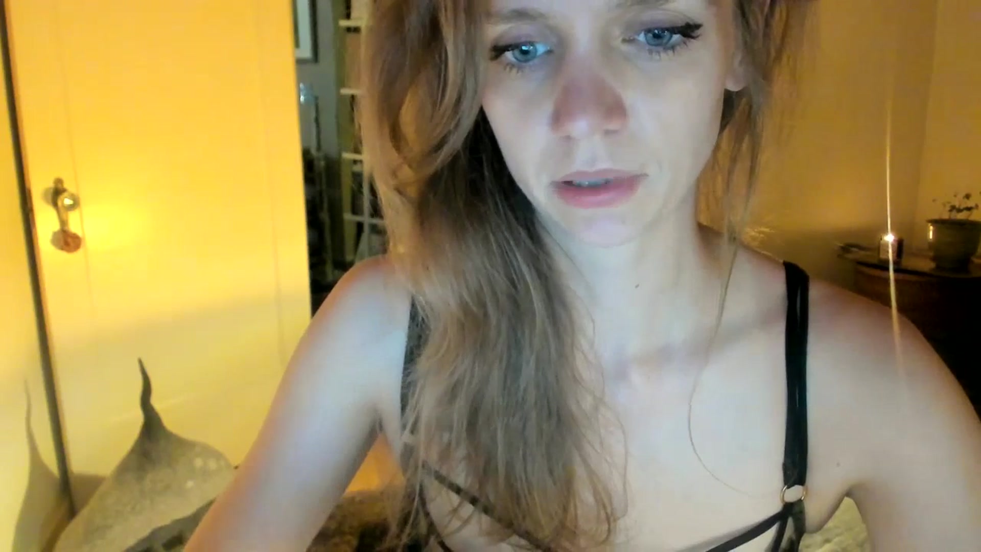 Gallery image thumbnail from muffinmoon's myfreecams stream on, 07/09/2023, 08:07 image 6 of 20