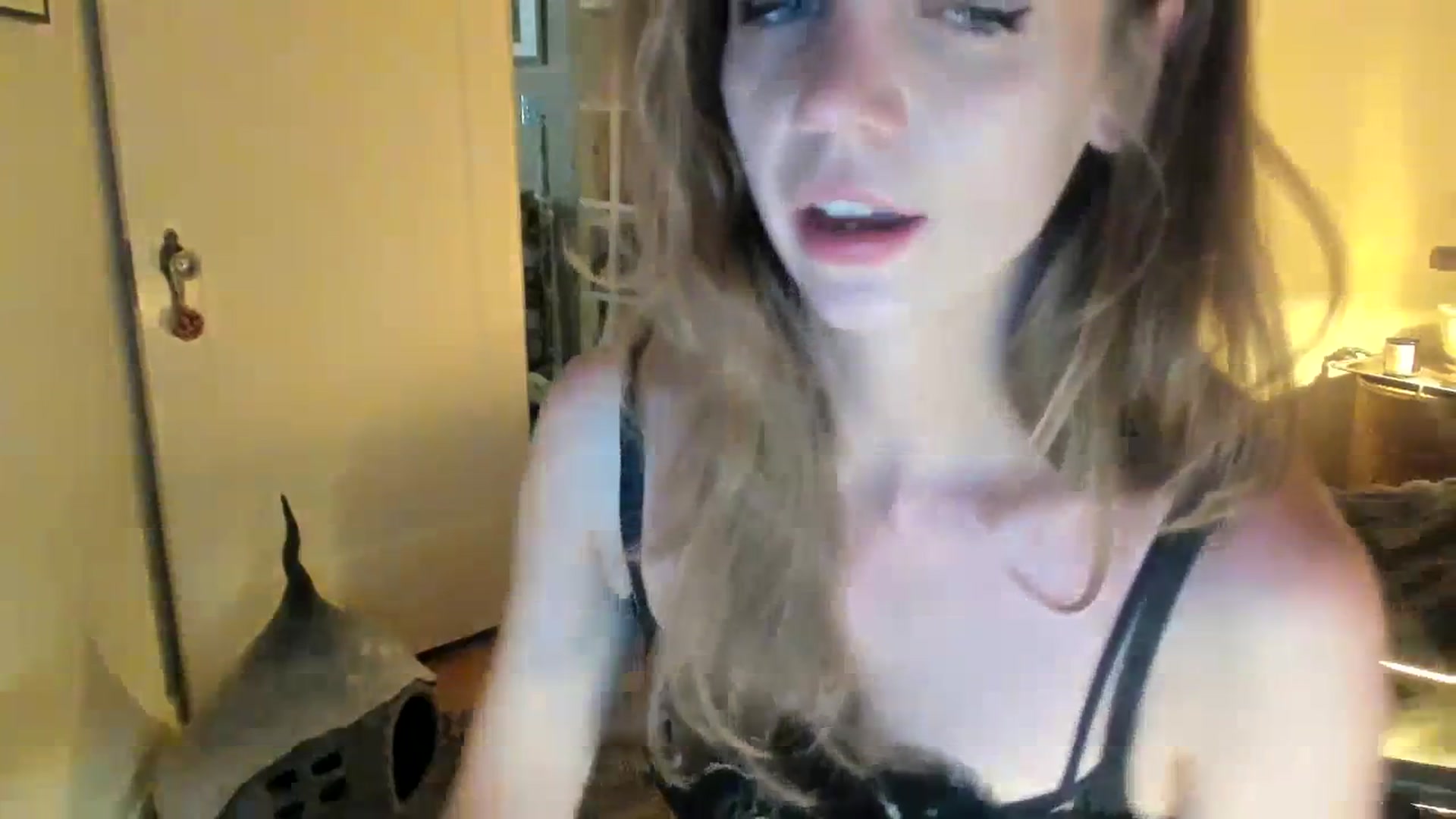 Gallery image thumbnail from muffinmoon's myfreecams stream on, 07/10/2023, 05:39 image 17 of 20