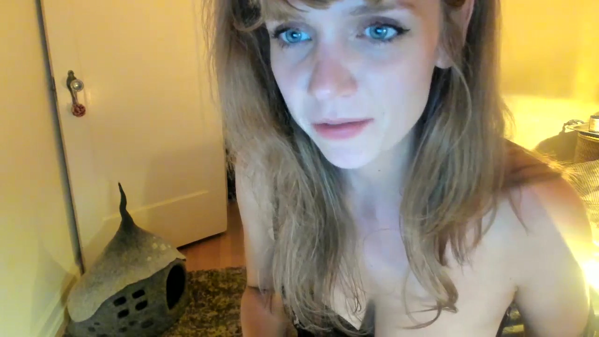 Gallery image thumbnail from muffinmoon's myfreecams stream on, 07/10/2023, 06:17 image 14 of 20