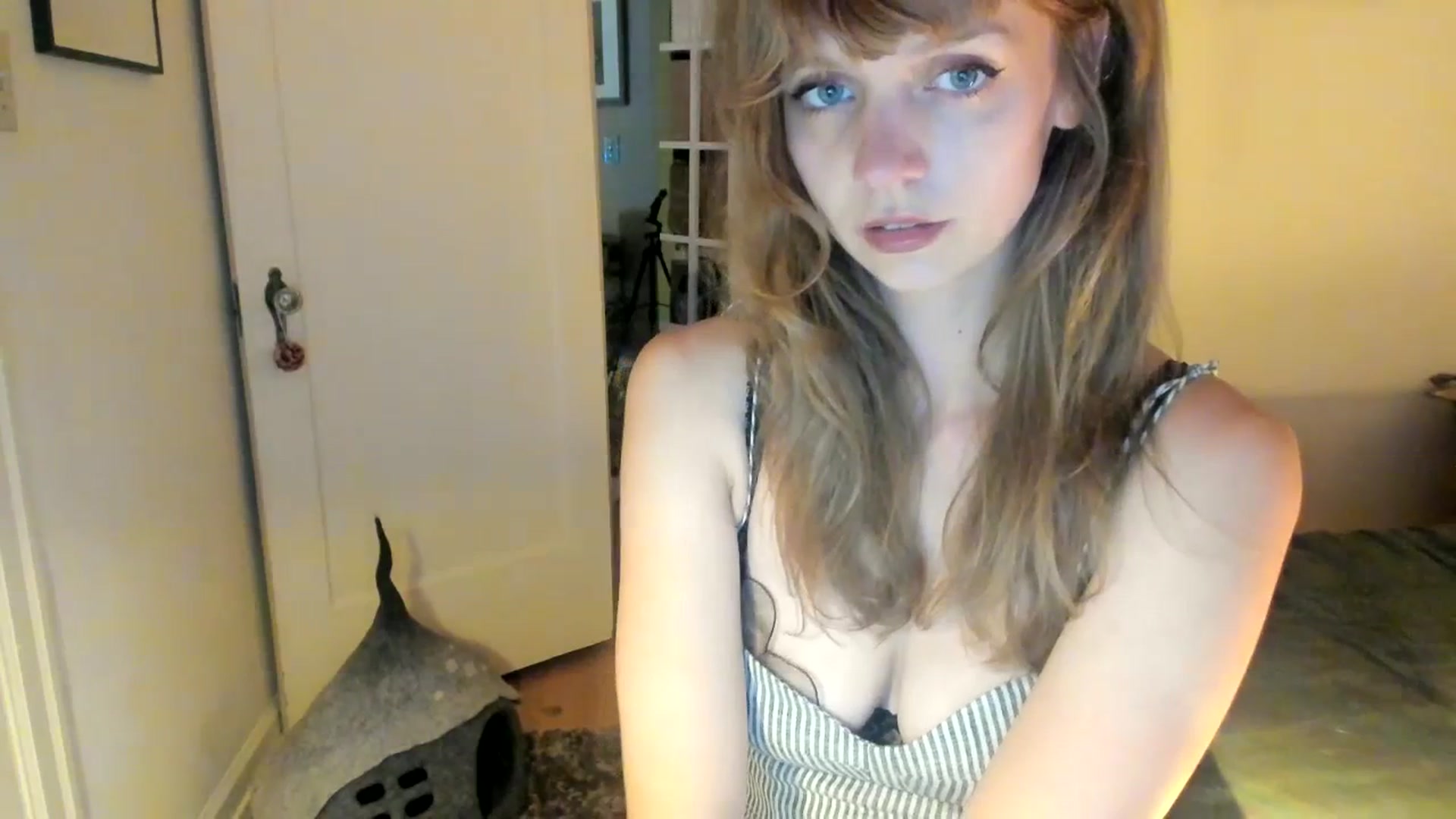 Gallery image thumbnail from muffinmoon's myfreecams stream on, 07/14/2023, 05:19 image 5 of 20