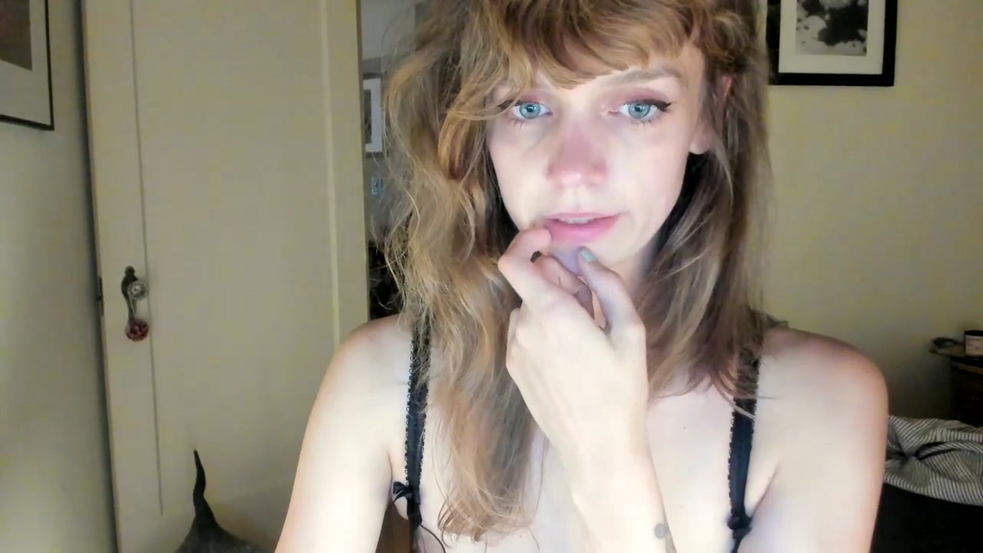 Gallery image thumbnail from muffinmoon's myfreecams stream on, 07/14/2023, 06:17 image 9 of 20
