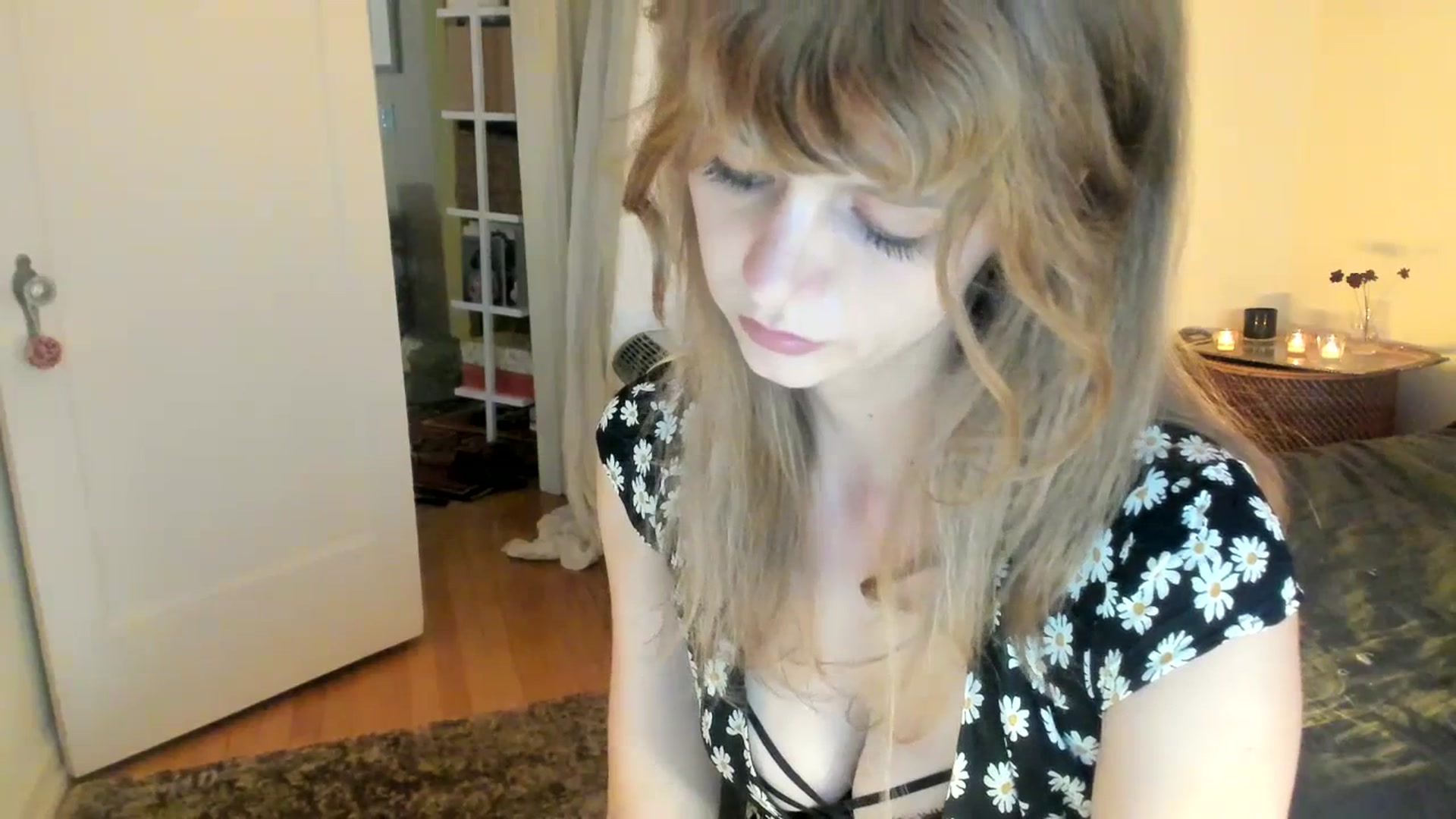 Gallery image thumbnail from muffinmoon's myfreecams stream on, 07/16/2023, 04:18 image 5 of 20