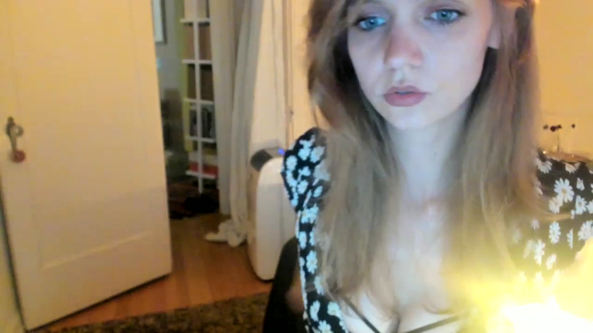 Gallery image thumbnail from muffinmoon's myfreecams stream on, 07/16/2023, 04:18 image 17 of 20