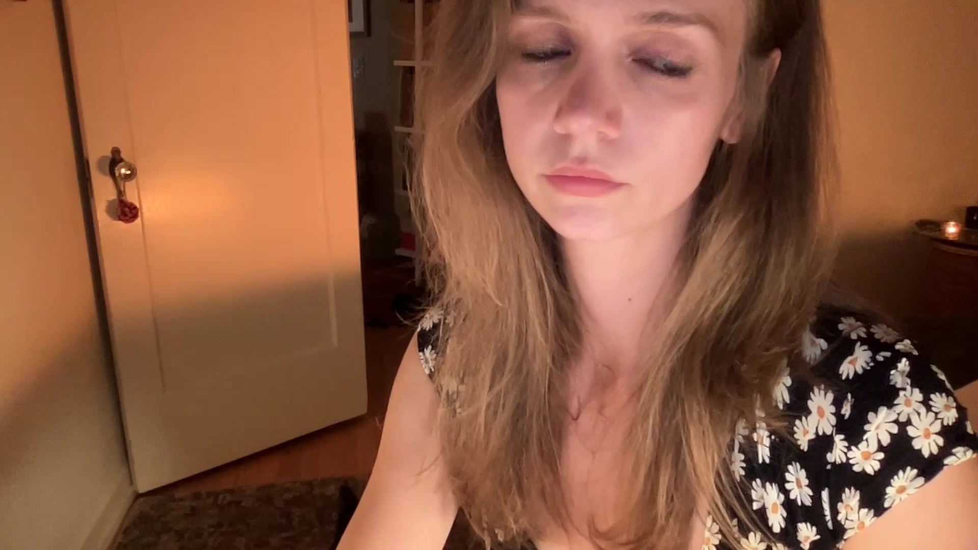 Gallery image thumbnail from muffinmoon's myfreecams stream on, 07/16/2023, 05:51 image 6 of 20