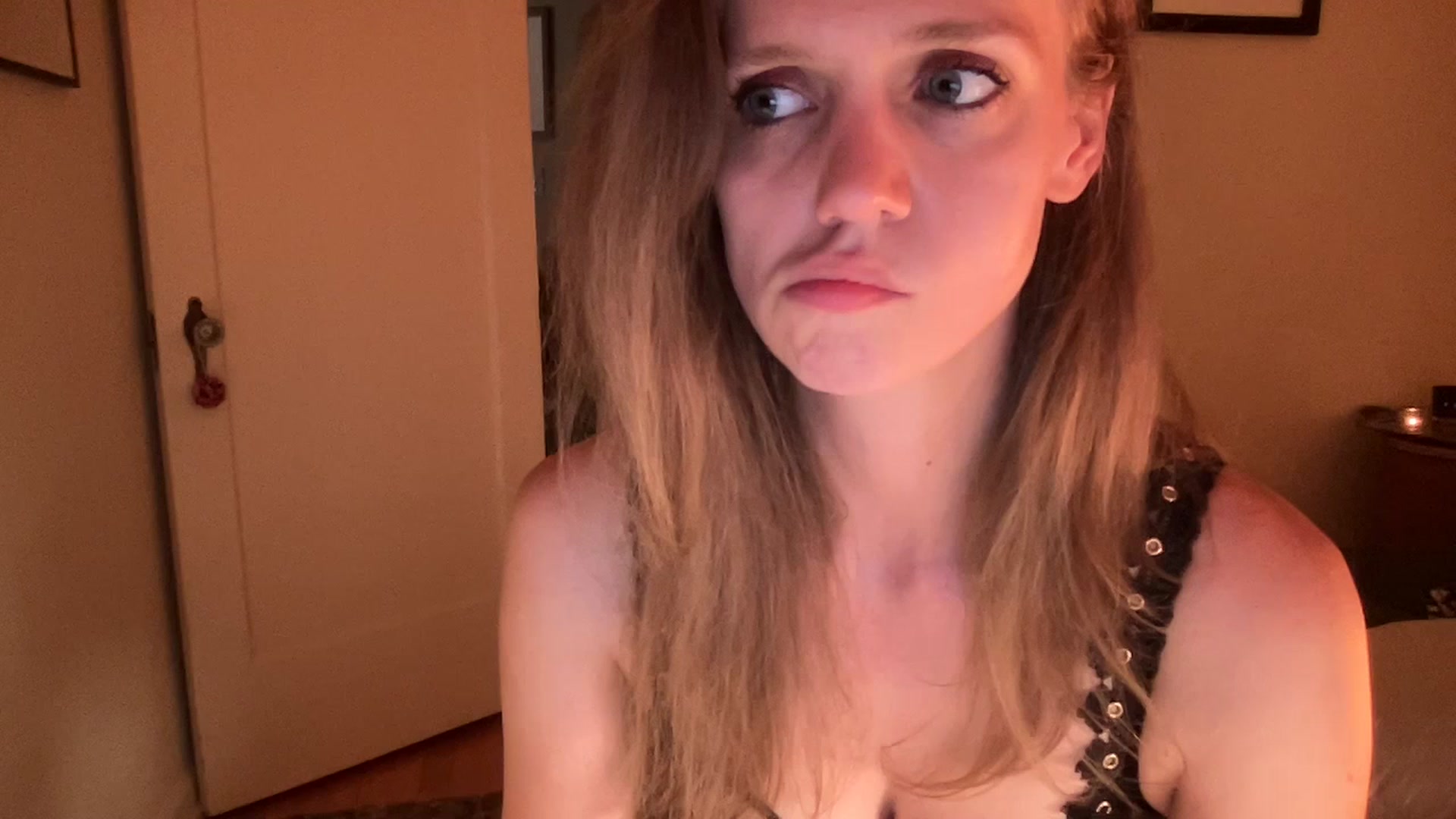 Gallery image thumbnail from muffinmoon's myfreecams stream on, 07/16/2023, 08:18 image 18 of 20