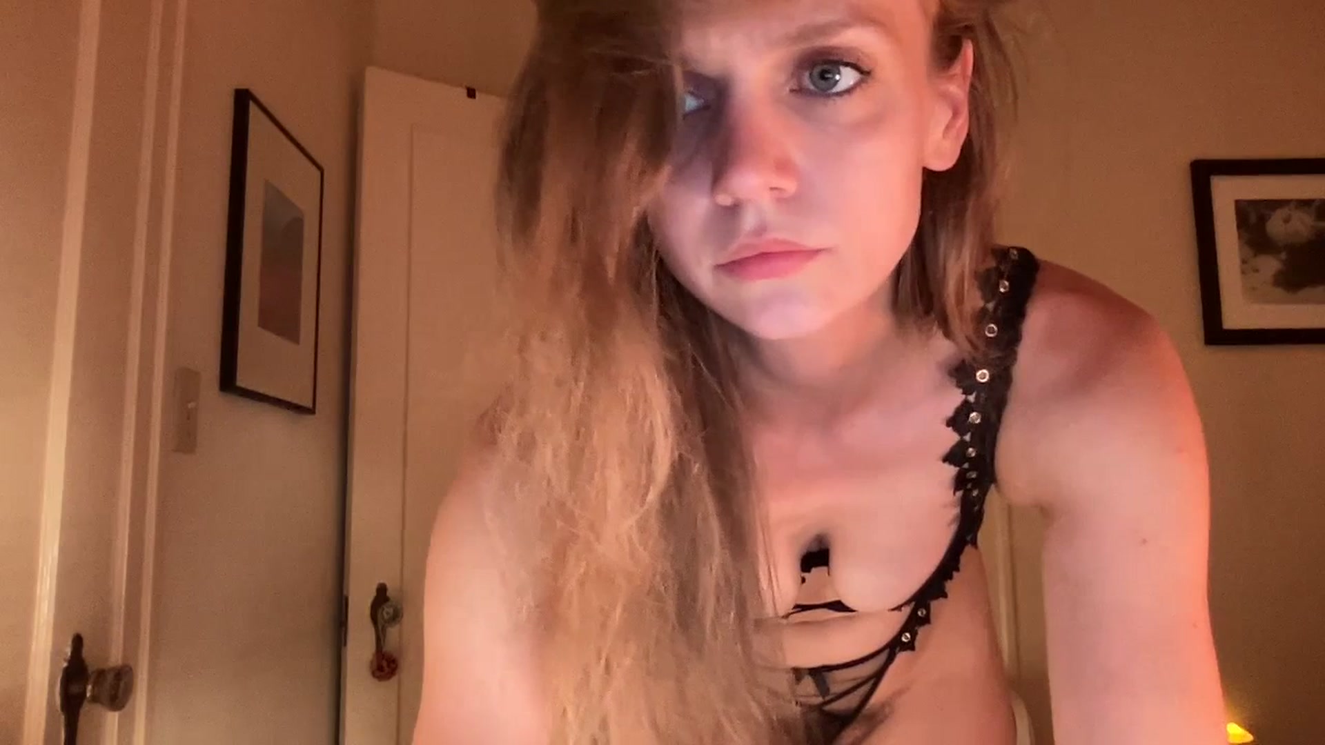 Gallery image thumbnail from muffinmoon's myfreecams stream on, 07/16/2023, 08:18 image 10 of 20