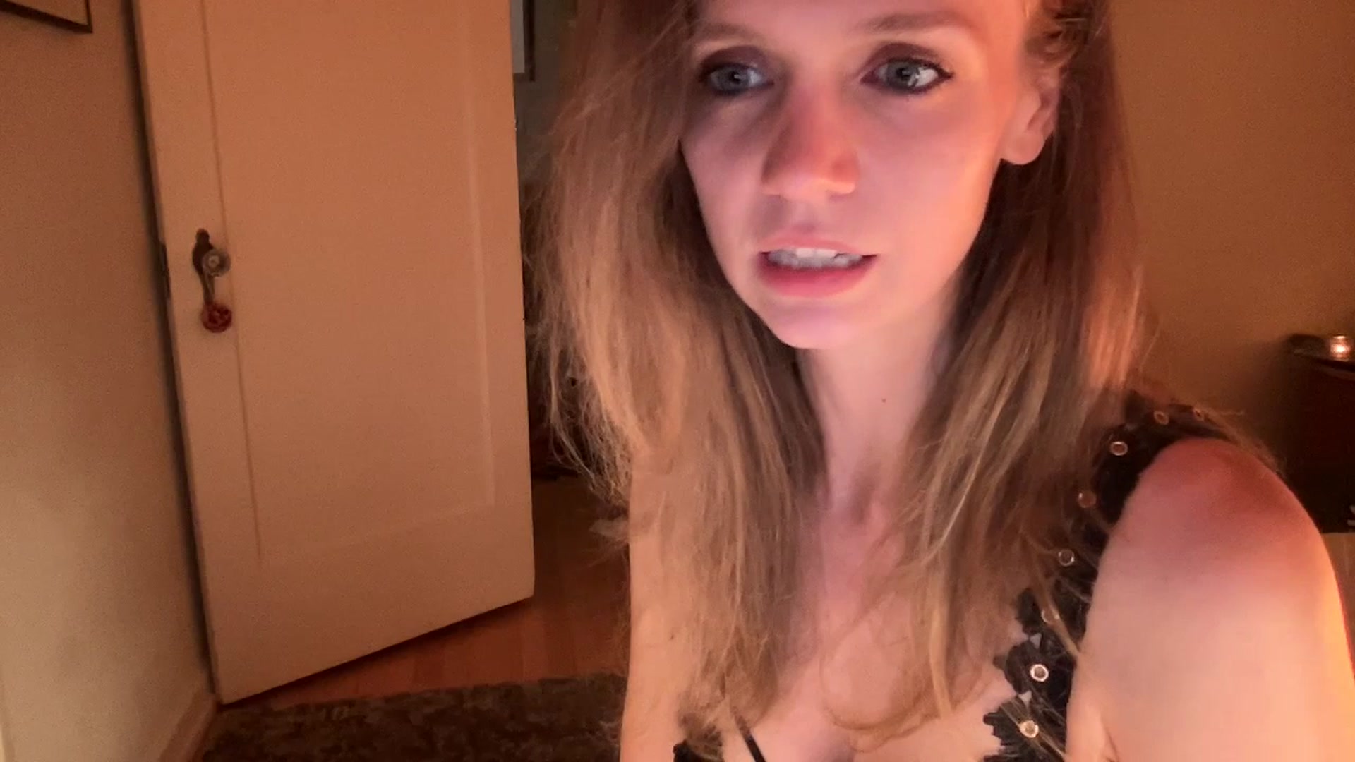 Gallery image thumbnail from muffinmoon's myfreecams stream on, 07/16/2023, 08:18 image 17 of 20