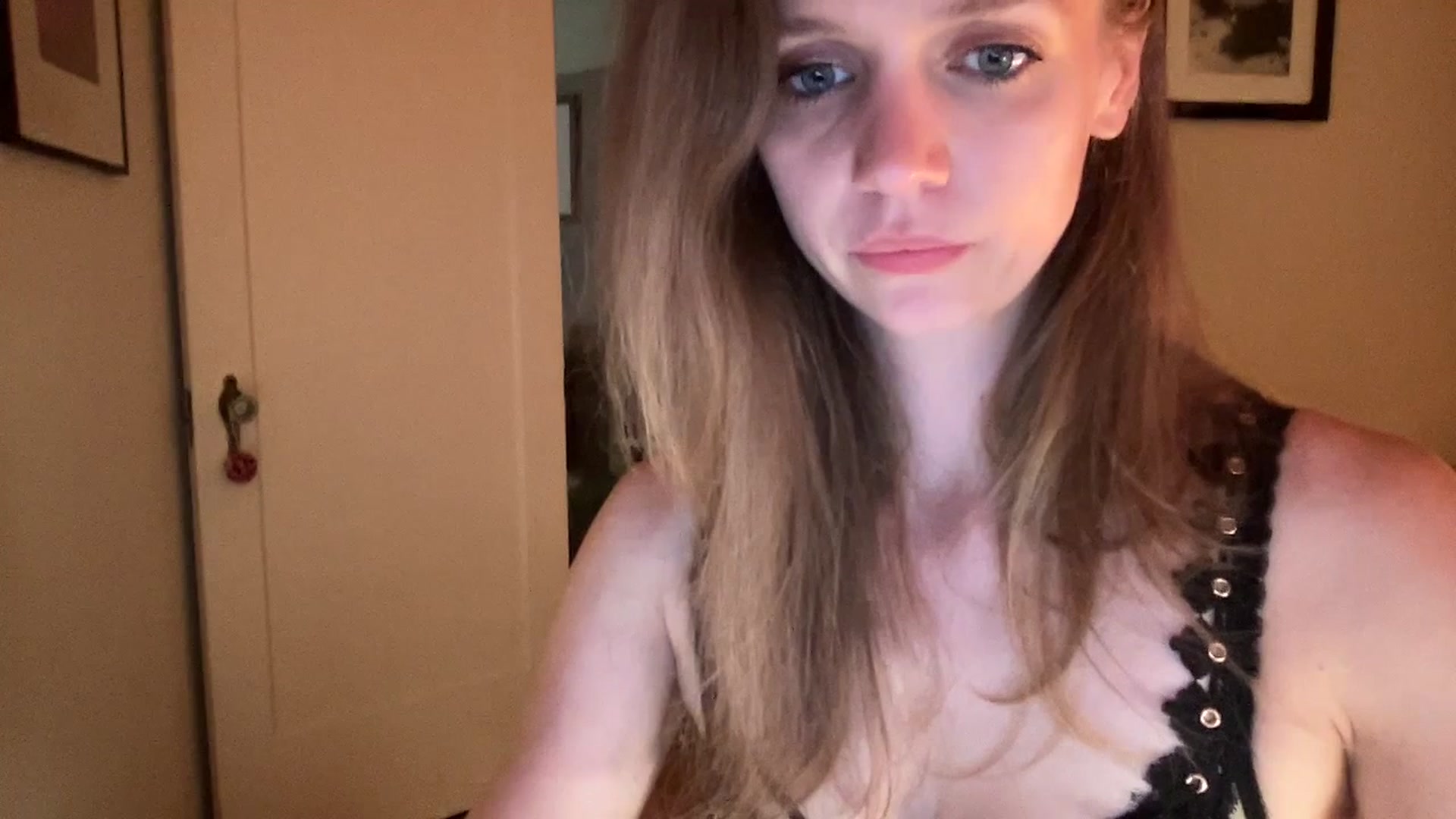 Gallery image thumbnail from muffinmoon's myfreecams stream on, 07/16/2023, 08:18 image 16 of 20