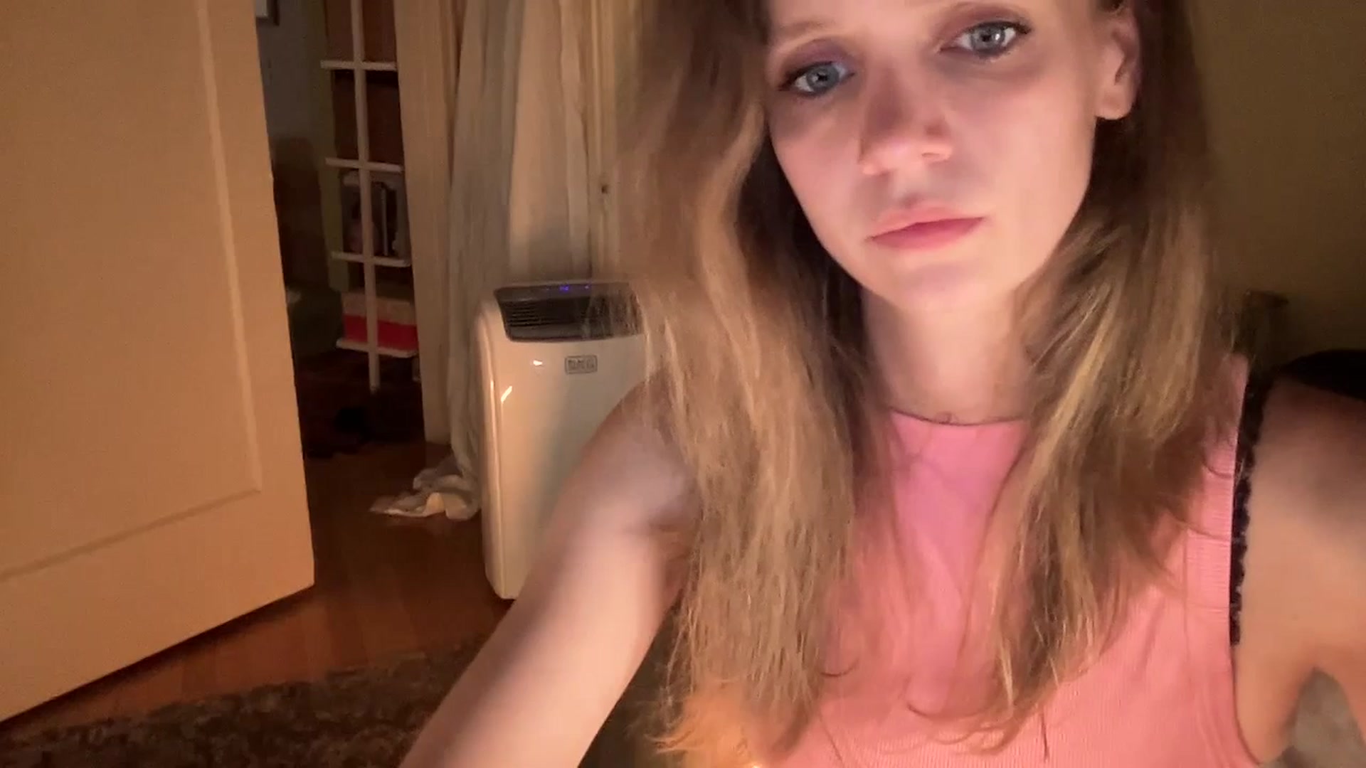 Gallery image thumbnail from muffinmoon's myfreecams stream on, 07/16/2023, 08:18 image 9 of 20