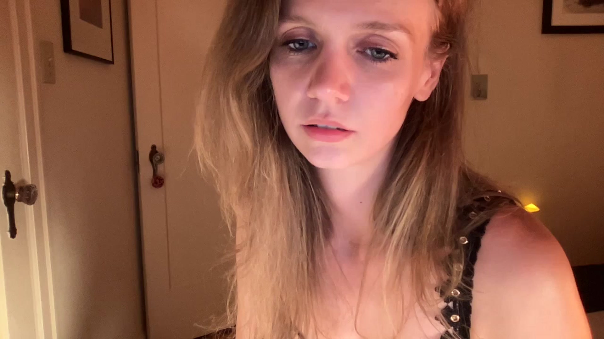 Gallery image thumbnail from muffinmoon's myfreecams stream on, 07/16/2023, 08:18 image 13 of 20
