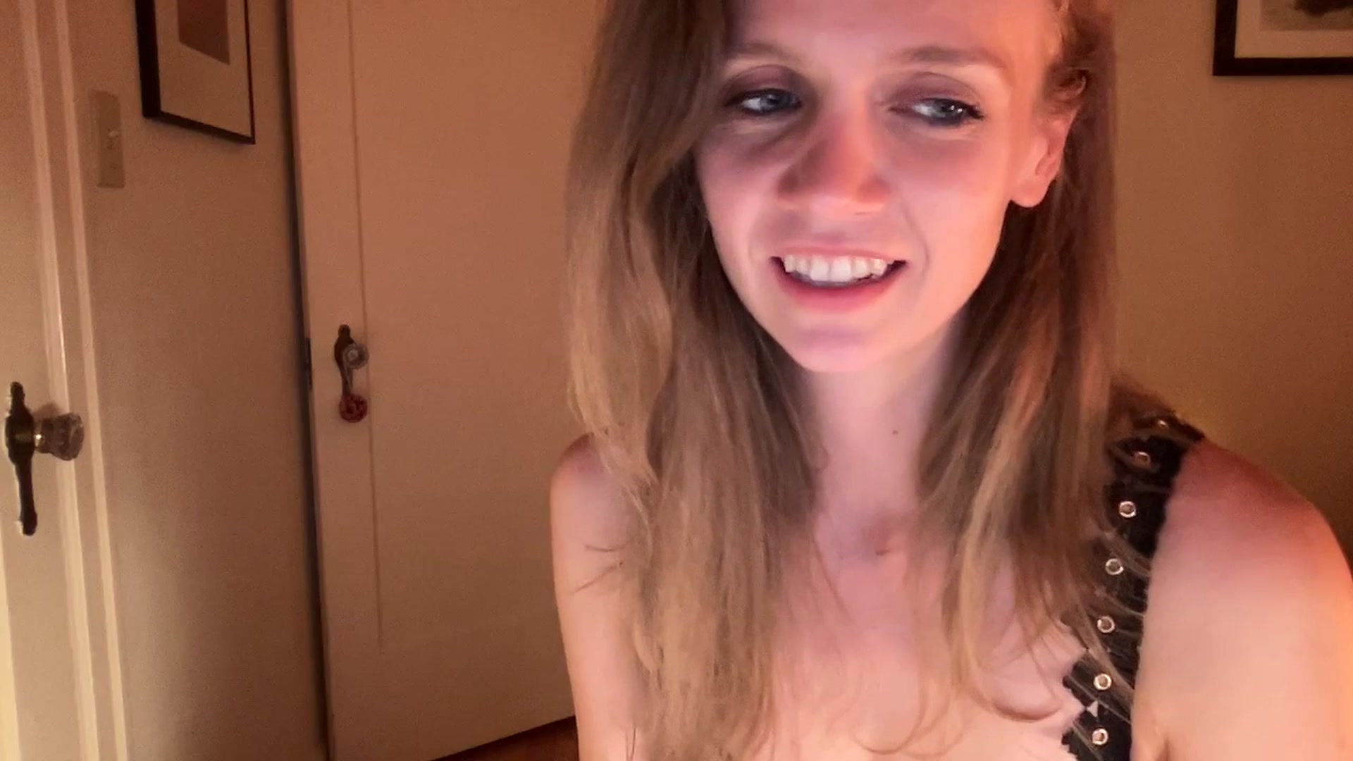 Gallery image thumbnail from muffinmoon's myfreecams stream on, 07/16/2023, 08:18 image 14 of 20