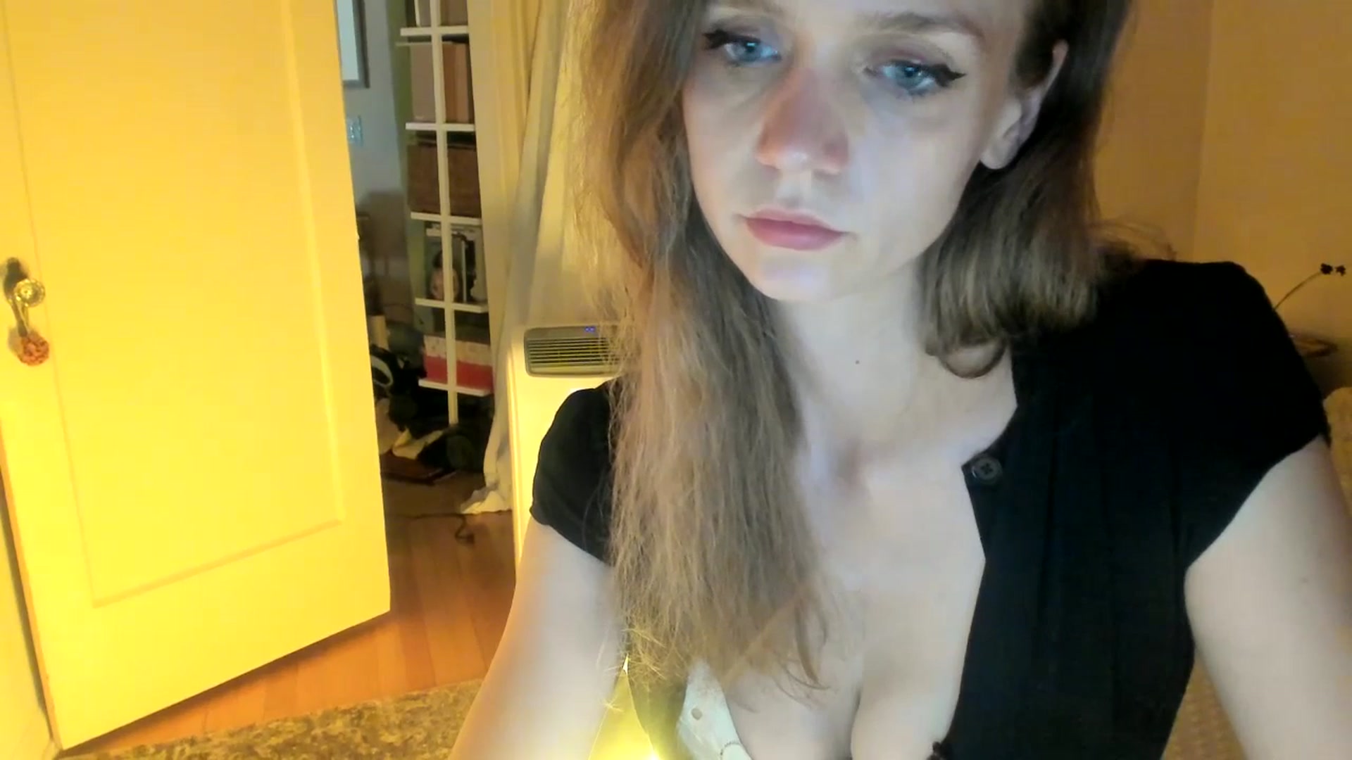Gallery image thumbnail from muffinmoon's myfreecams stream on, 07/21/2023, 05:57 image 15 of 20