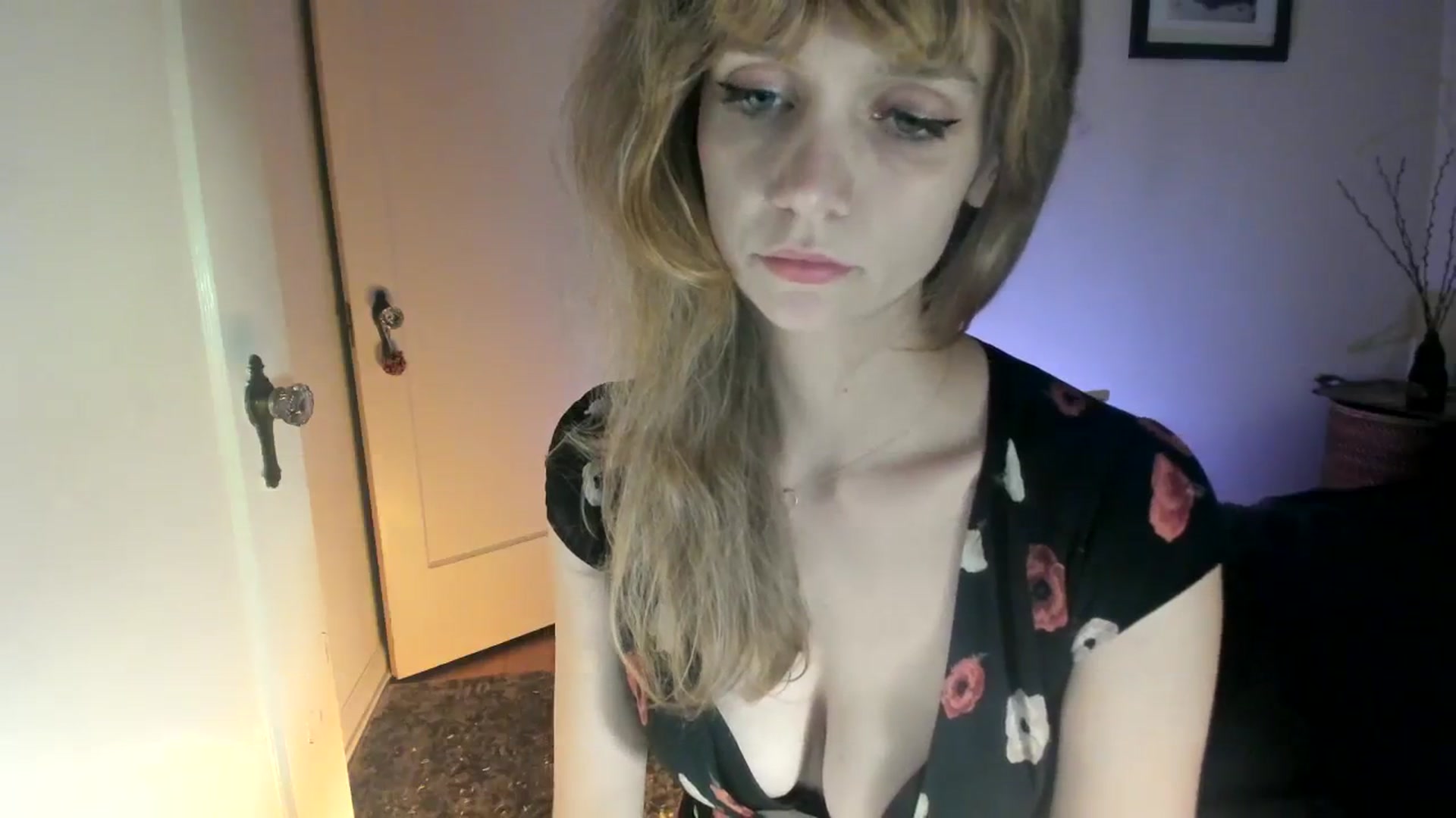 Gallery image thumbnail from muffinmoon's myfreecams stream on, 09/24/2023, 07:31 image 5 of 20