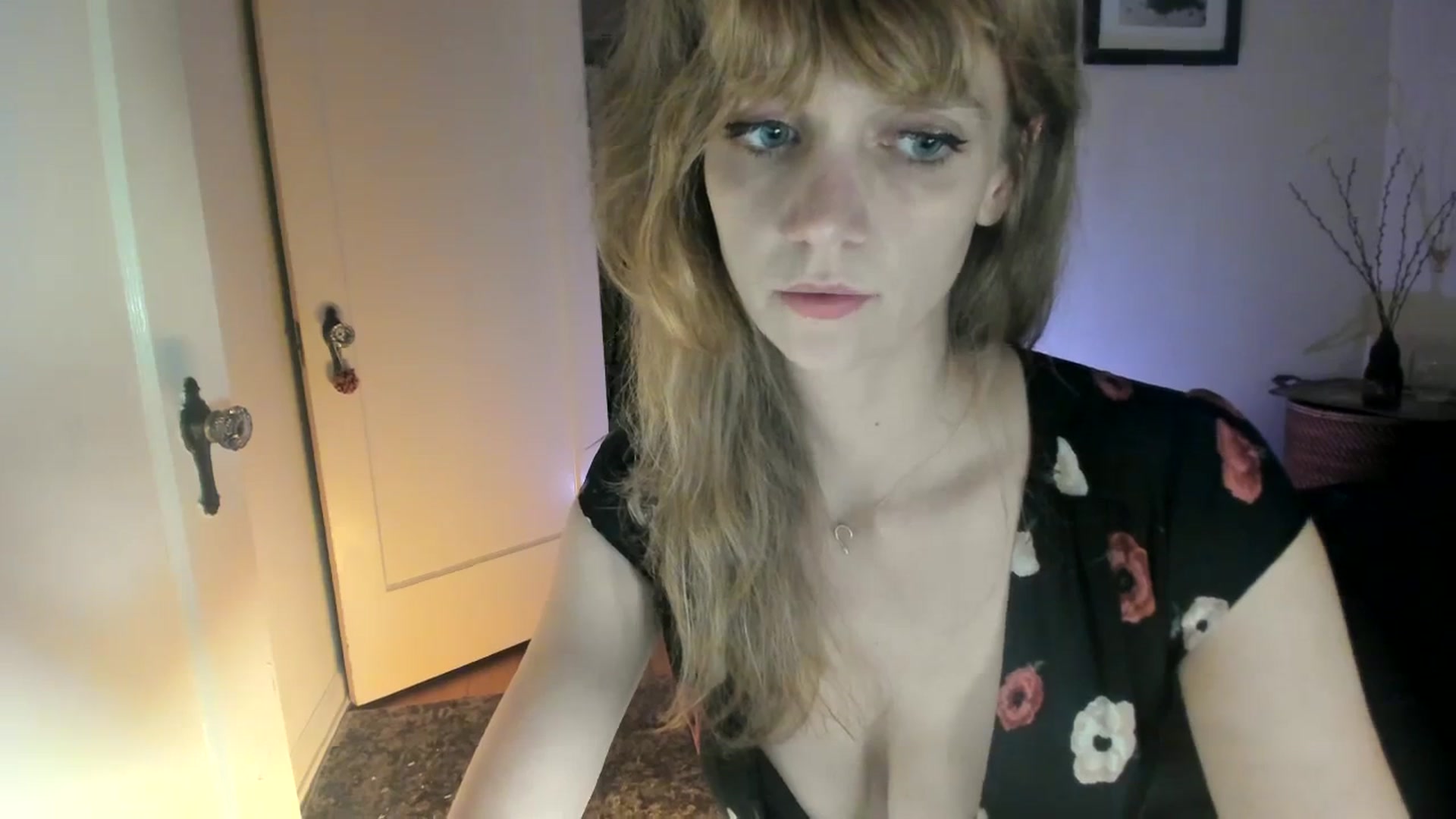 Gallery image thumbnail from muffinmoon's myfreecams stream on, 09/24/2023, 07:31 image 8 of 20
