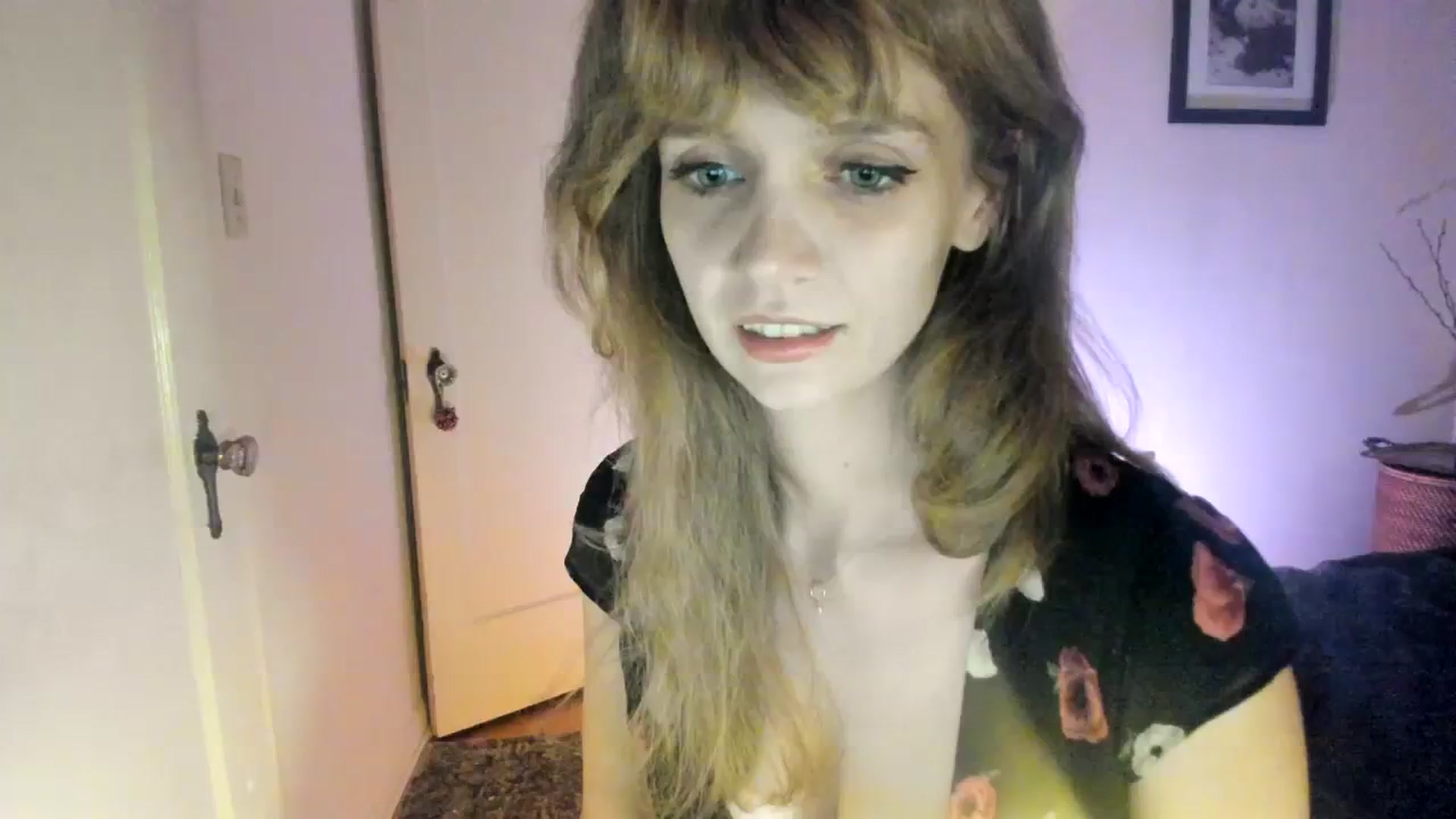 Gallery image thumbnail from muffinmoon's myfreecams stream on, 09/24/2023, 07:31 image 1 of 20