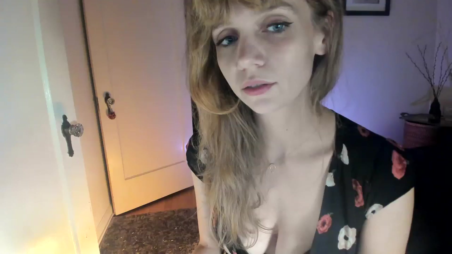 Gallery image thumbnail from muffinmoon's myfreecams stream on, 09/24/2023, 07:31 image 7 of 20