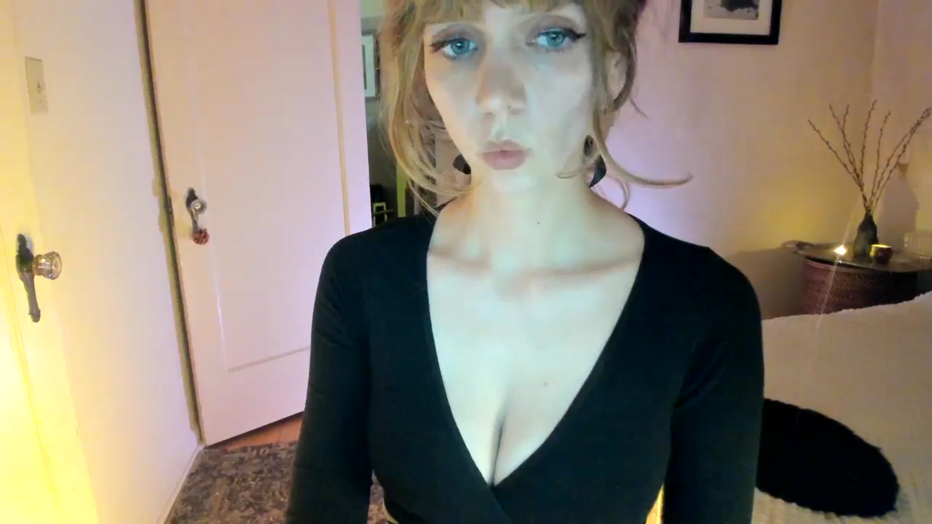 Gallery image thumbnail from muffinmoon's myfreecams stream on, 09/28/2023, 04:13 image 20 of 20