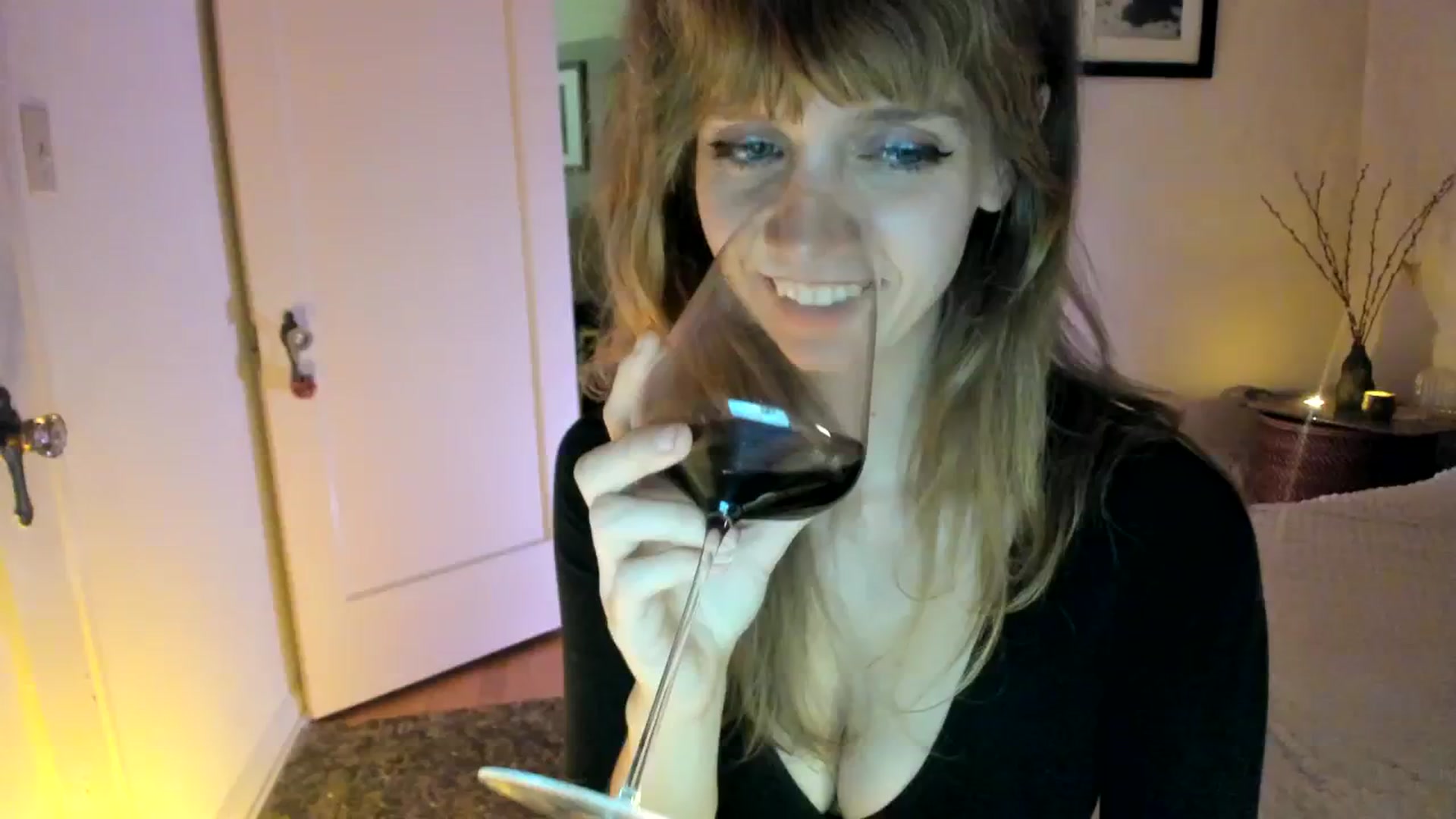 Gallery image thumbnail from muffinmoon's myfreecams stream on, 09/28/2023, 06:04 image 8 of 20