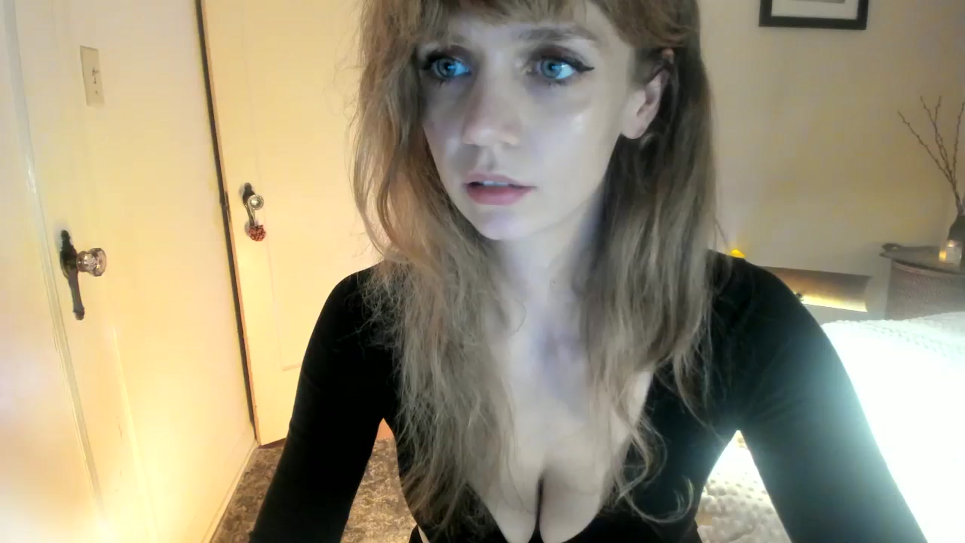 Gallery image thumbnail from muffinmoon's myfreecams stream on, 10/05/2023, 06:04 image 9 of 20