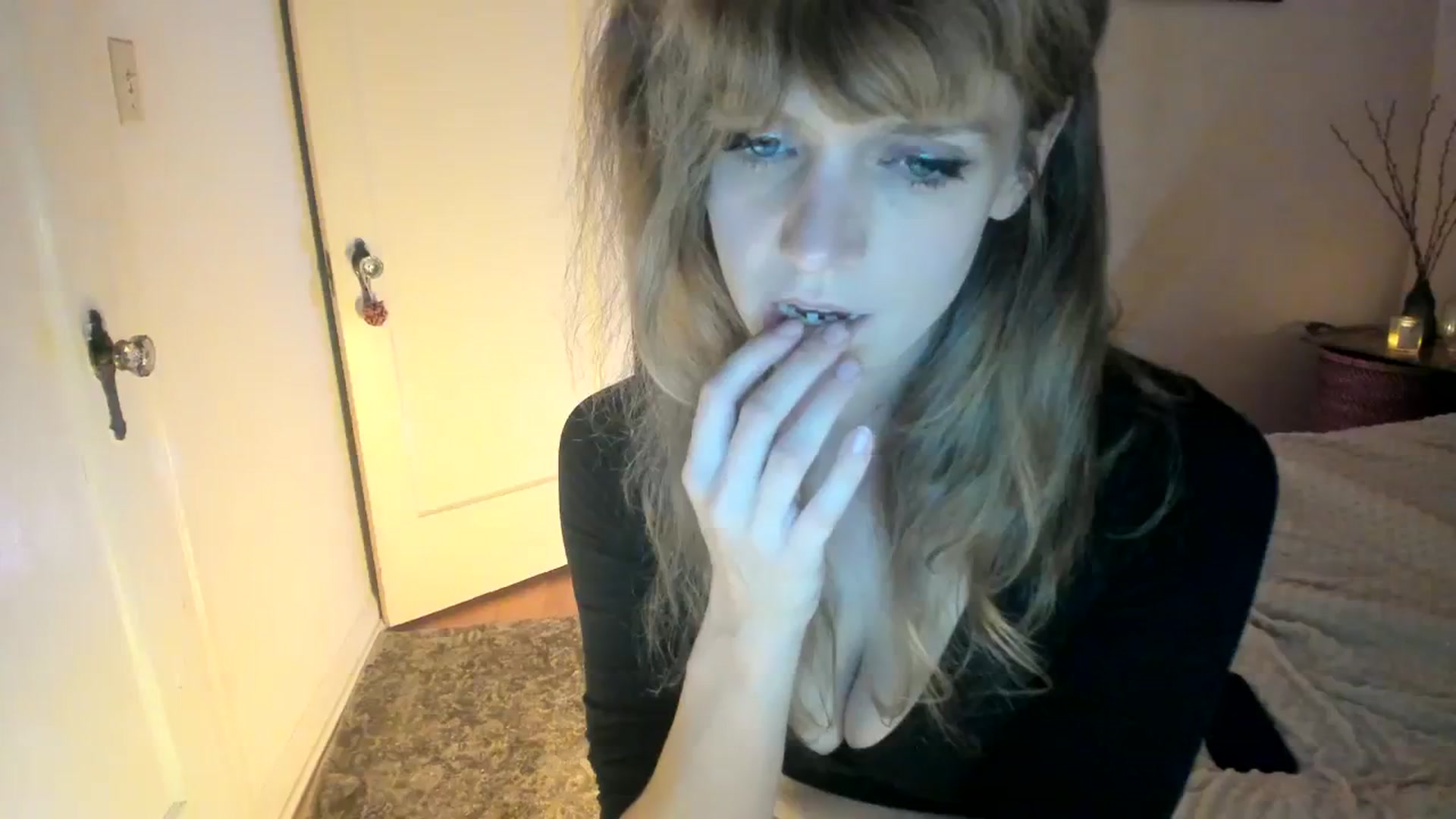 Gallery image thumbnail from muffinmoon's myfreecams stream on, 10/05/2023, 06:42 image 16 of 20