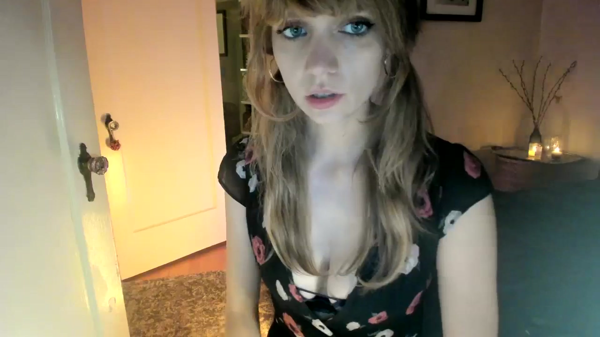 Gallery image thumbnail from muffinmoon's myfreecams stream on, 10/08/2023, 06:49 image 10 of 20