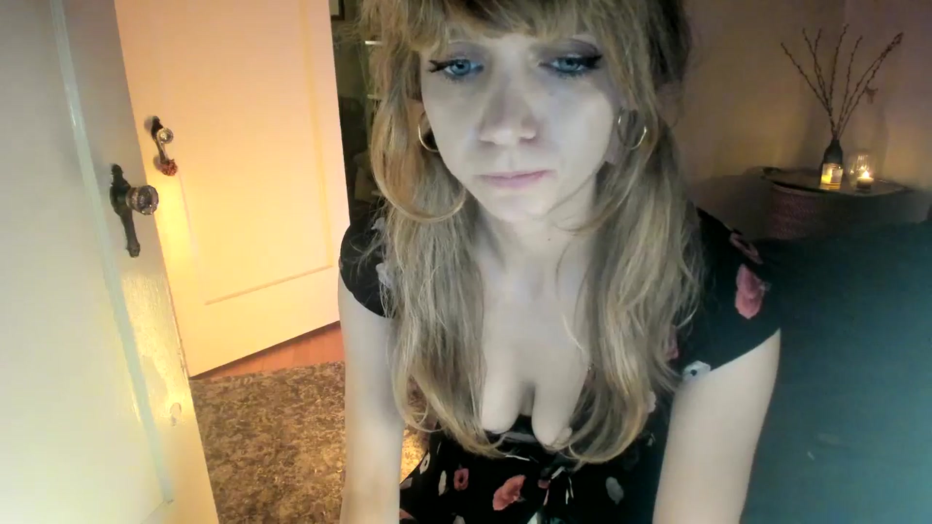 Gallery image thumbnail from muffinmoon's myfreecams stream on, 10/08/2023, 06:49 image 8 of 20