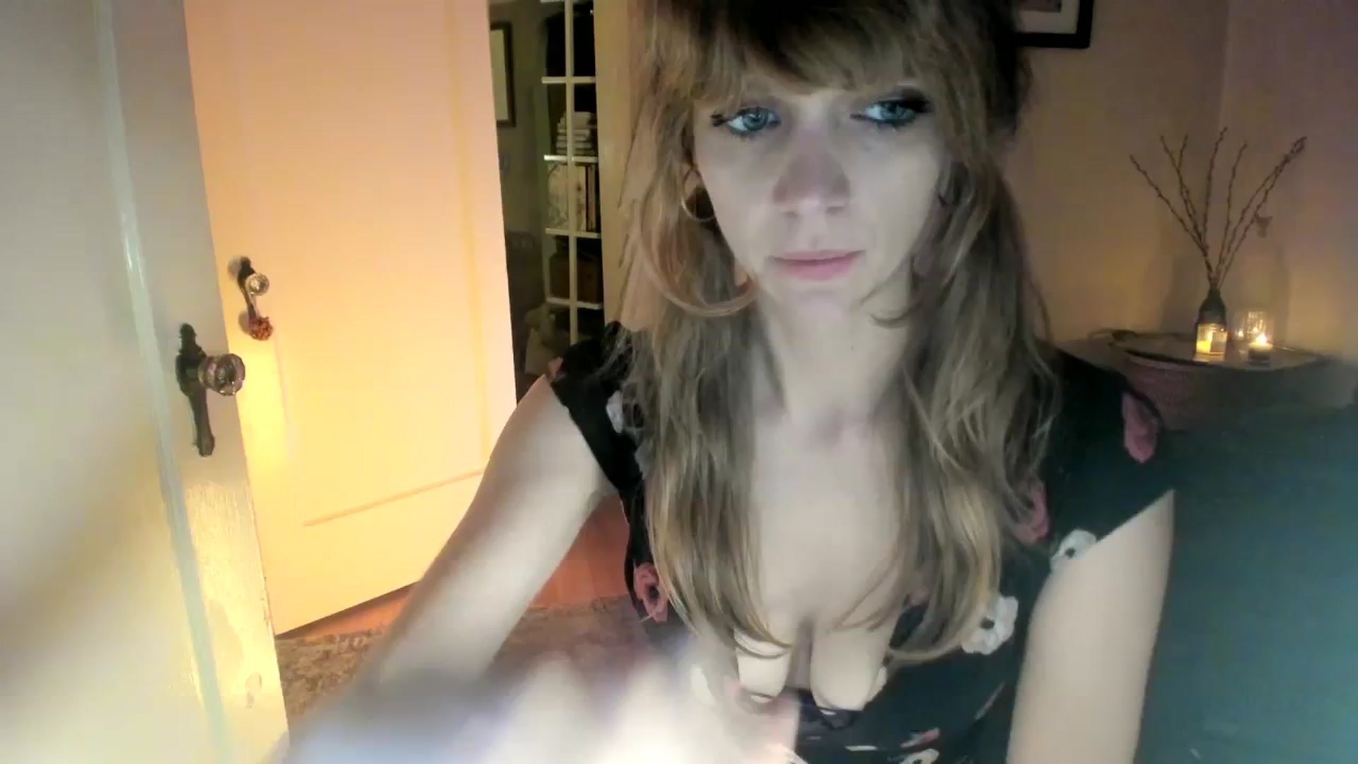 Gallery image thumbnail from muffinmoon's myfreecams stream on, 10/08/2023, 06:49 image 12 of 20