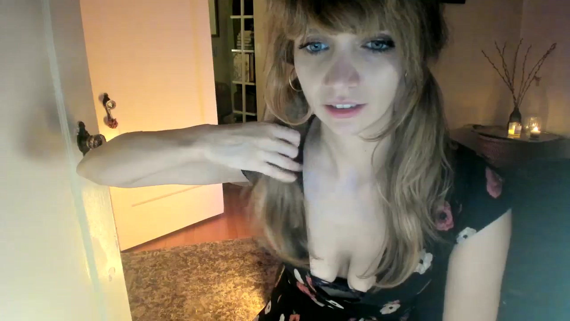 Gallery image thumbnail from muffinmoon's myfreecams stream on, 10/08/2023, 06:49 image 9 of 20
