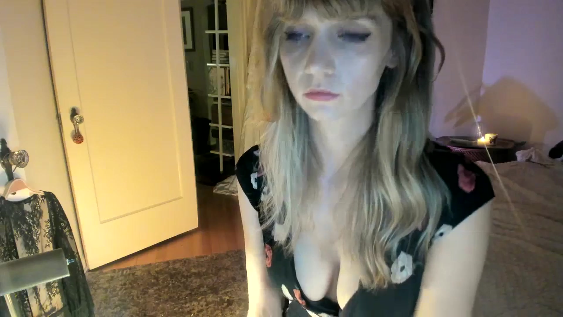 Gallery image thumbnail from muffinmoon's myfreecams stream on, 10/20/2023, 04:01 image 8 of 20