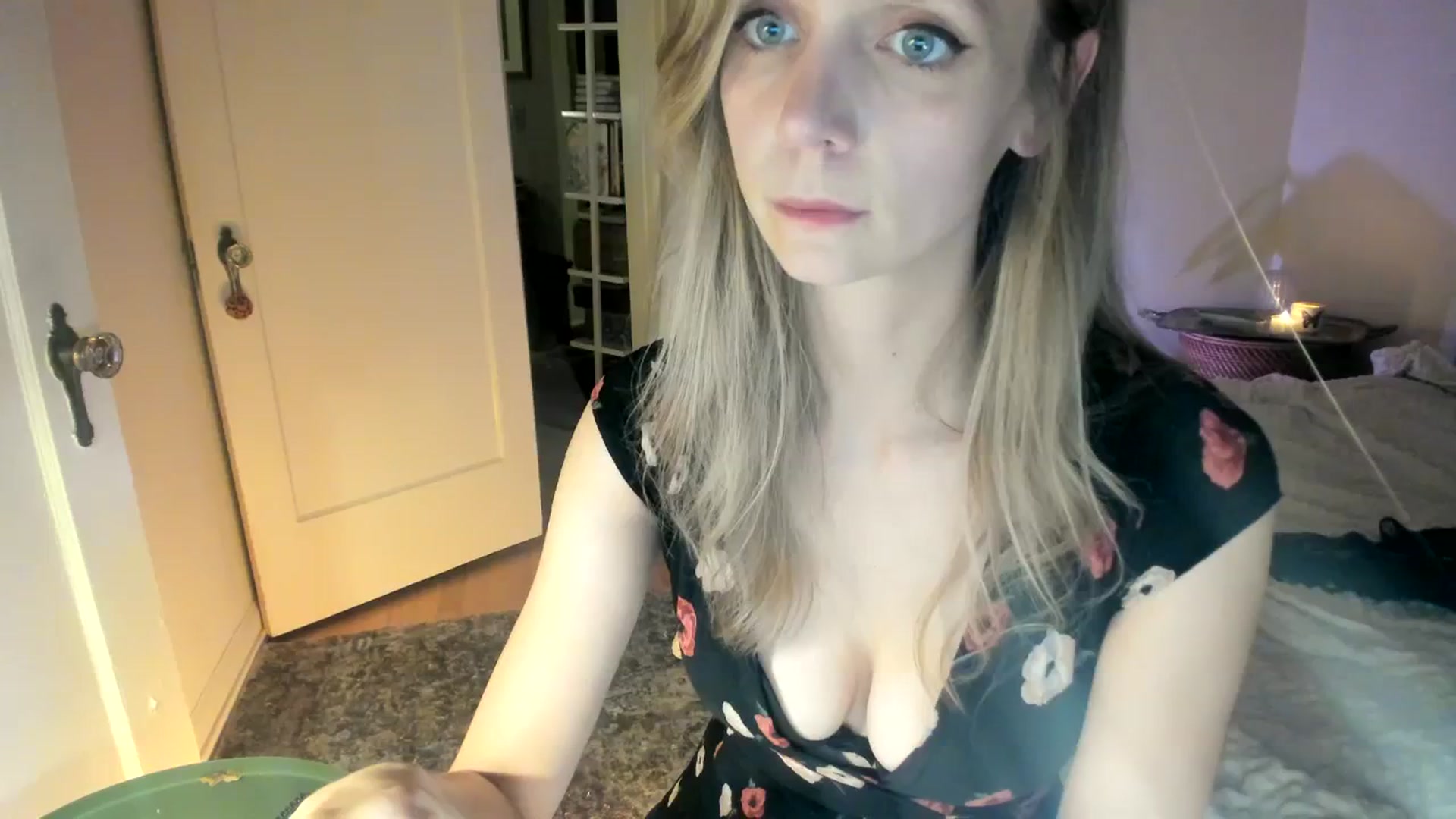 Gallery image thumbnail from muffinmoon's myfreecams stream on, 10/20/2023, 04:01 image 20 of 20