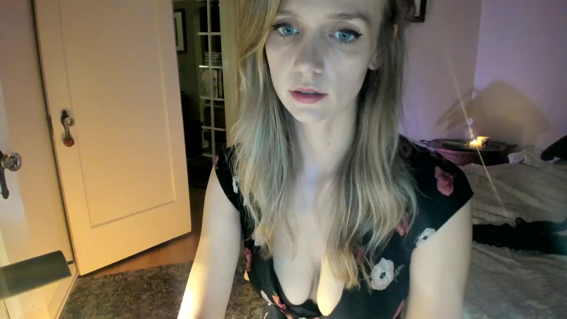 Gallery image thumbnail from muffinmoon's myfreecams stream on, 10/20/2023, 04:01 image 13 of 20