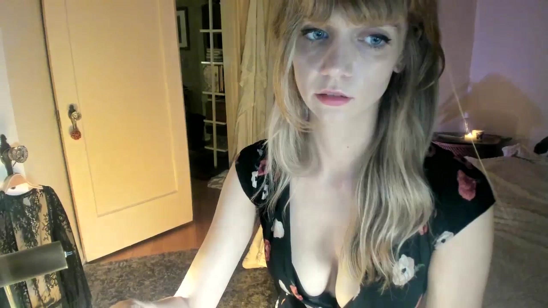 Gallery image thumbnail from muffinmoon's myfreecams stream on, 10/20/2023, 04:01 image 9 of 20