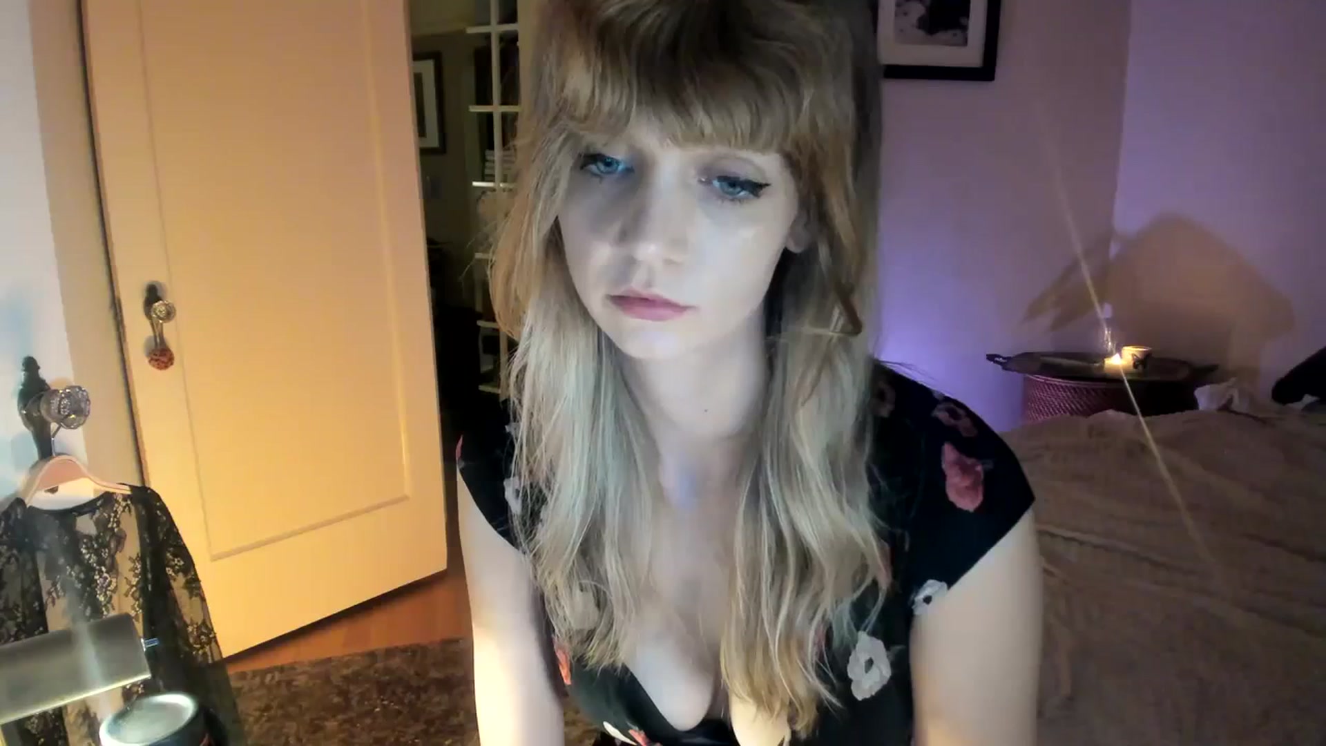 Gallery image thumbnail from muffinmoon's myfreecams stream on, 10/20/2023, 04:01 image 2 of 20