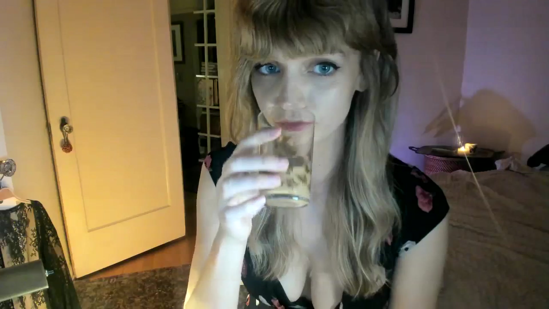 Gallery image thumbnail from muffinmoon's myfreecams stream on, 10/20/2023, 04:01 image 3 of 20